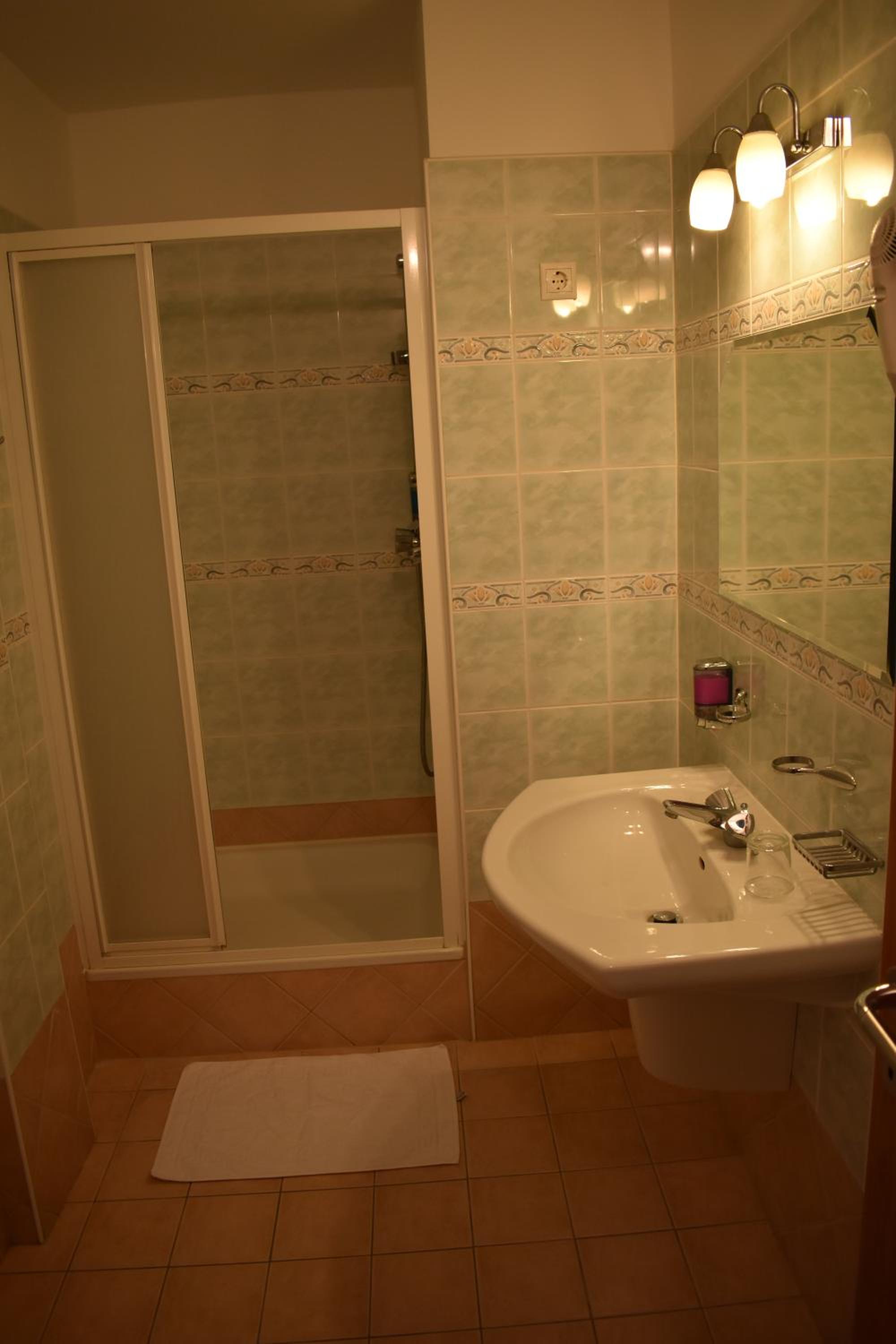 Budget Triple Room photo 3