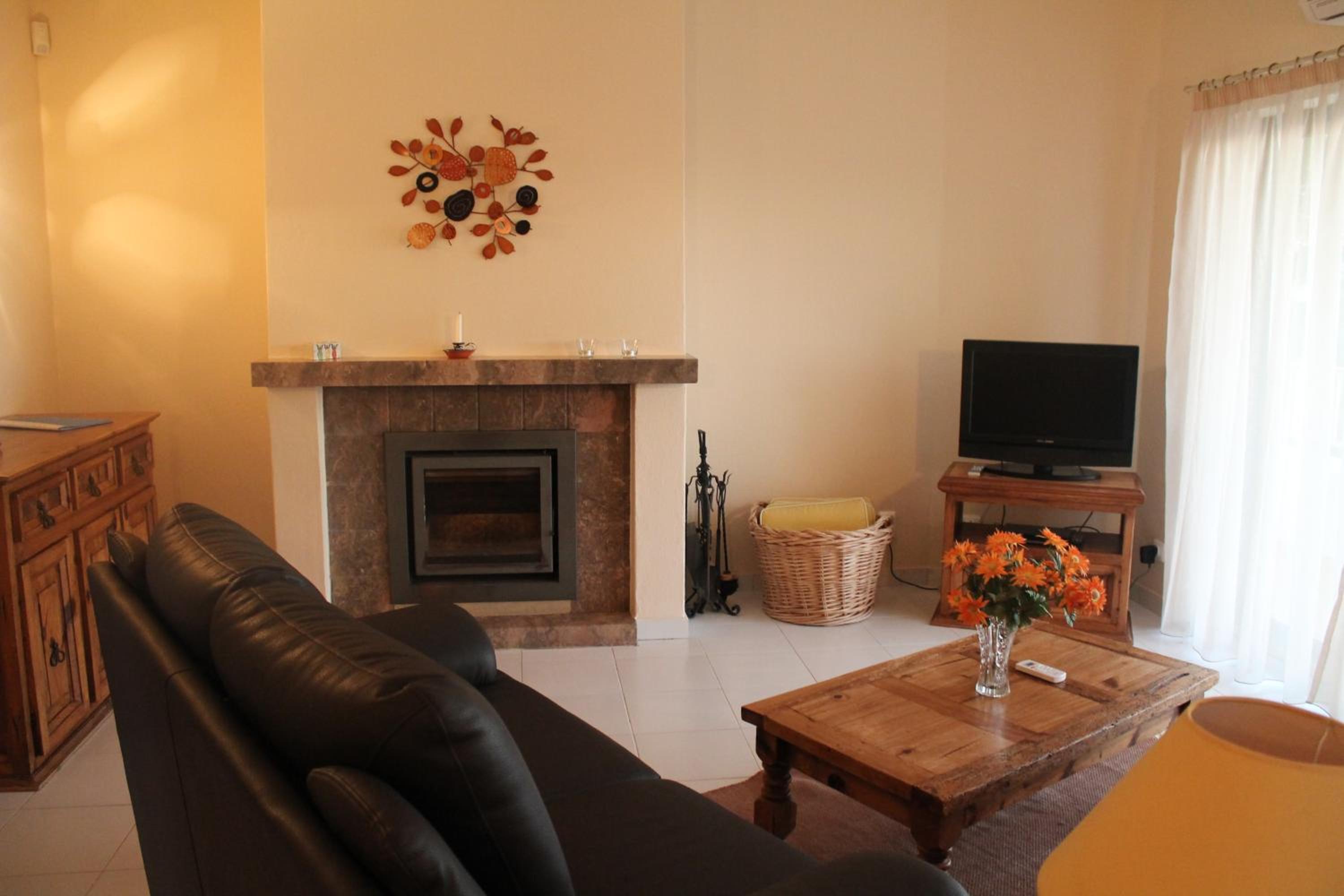 Three-Bedroom Apartment photo 3