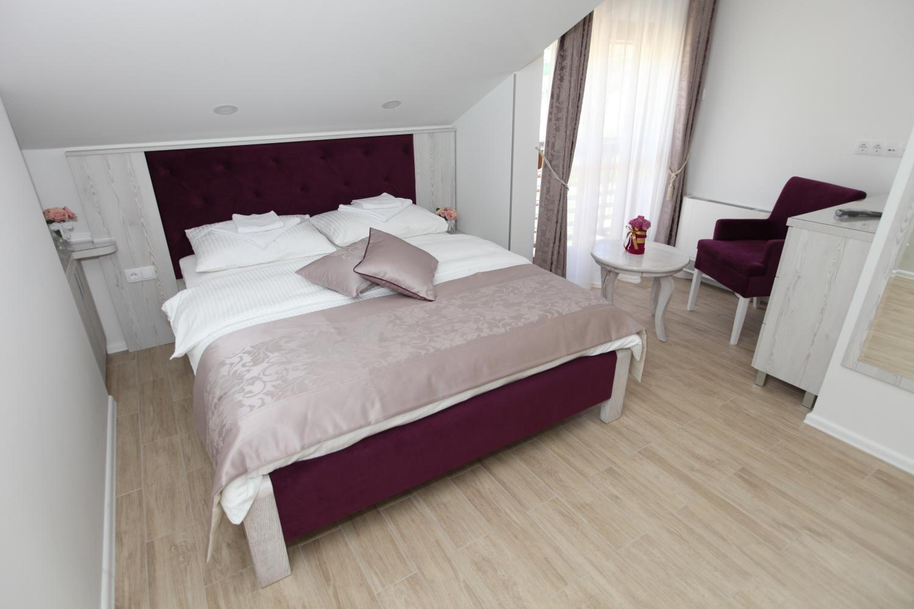 Deluxe Double Room - Photo 5