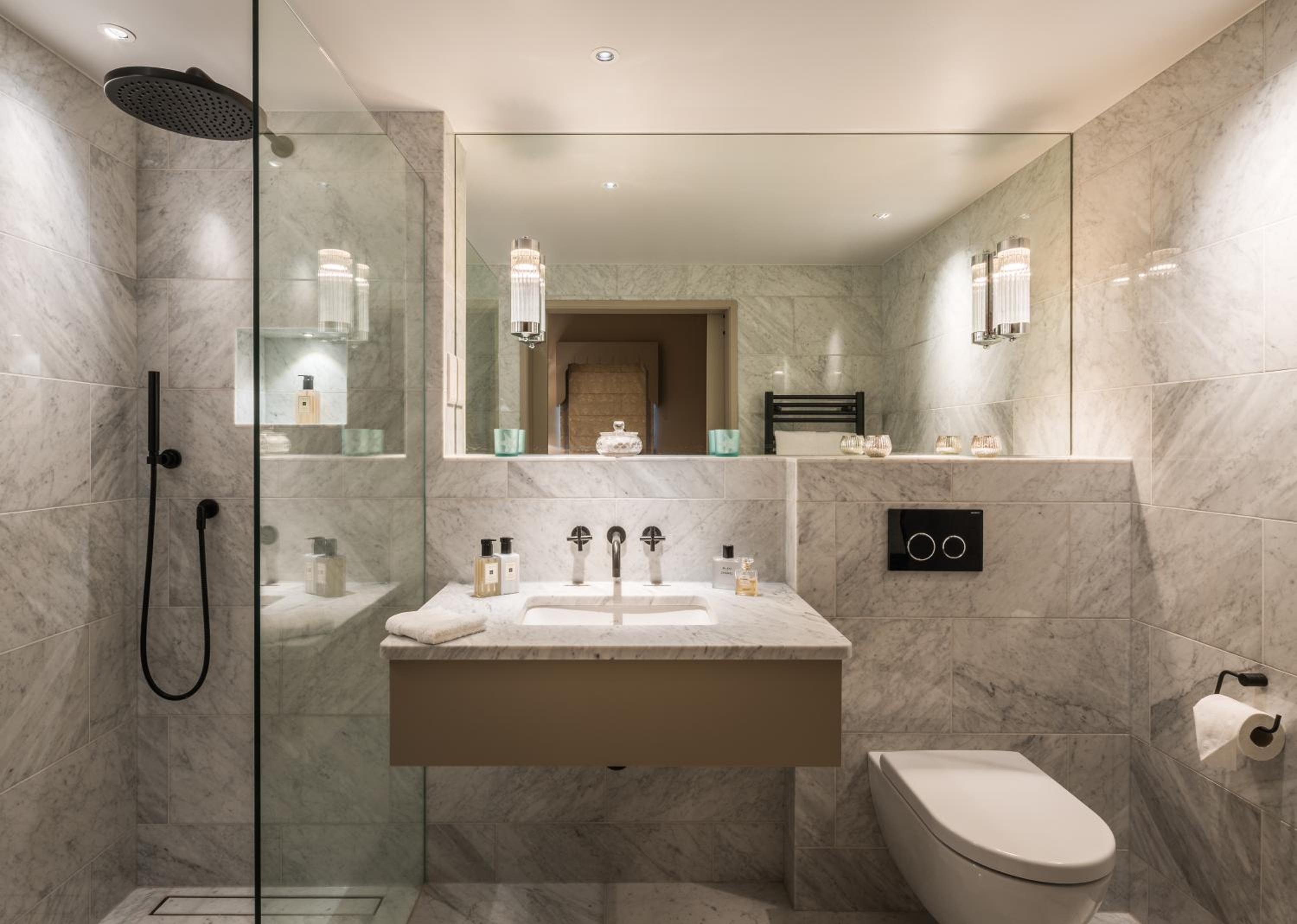 Deluxe Double Room with Shower - Photo 2