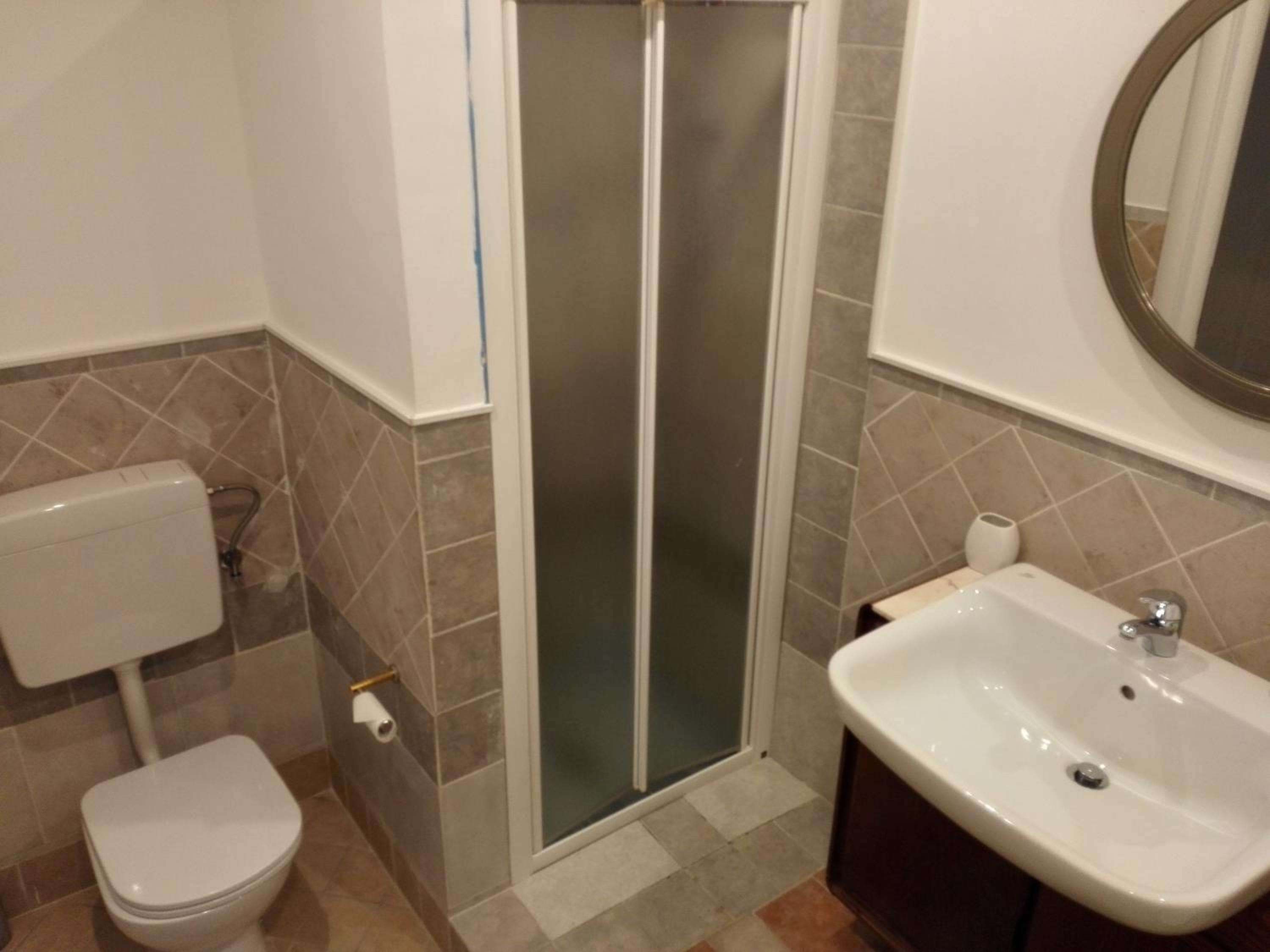 Double or Twin Room with Private External Bathroom - Photo 8
