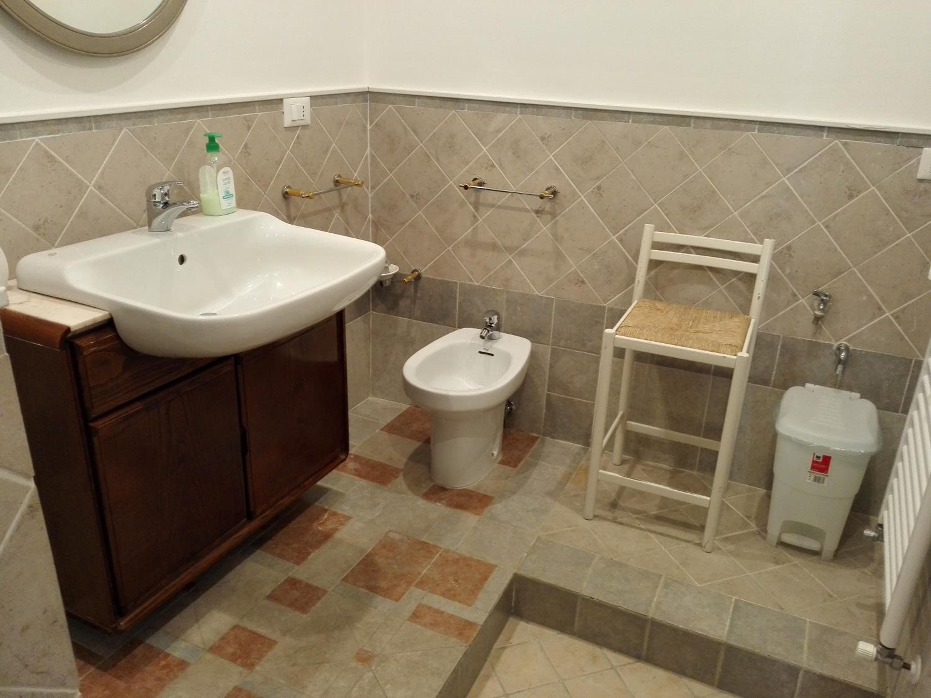 Double or Twin Room with Private External Bathroom - Photo 6