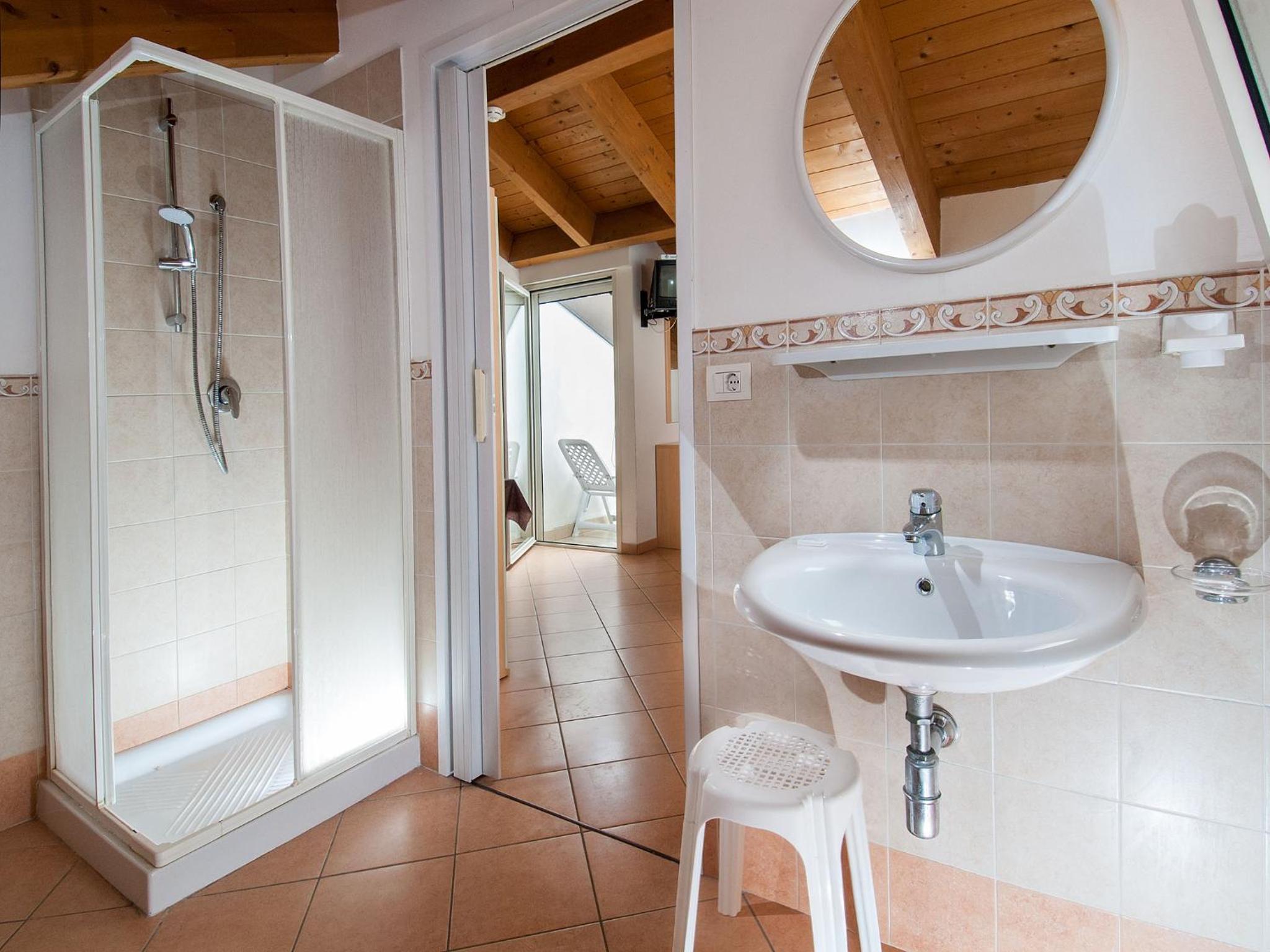 Basic Triple Room photo 3