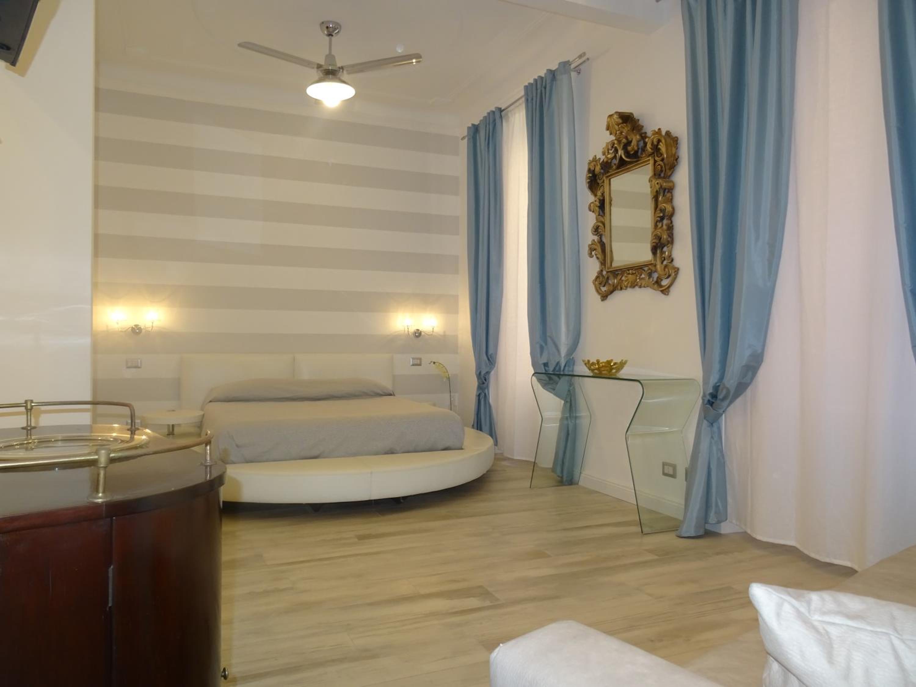 Quadruple Room with Private Bathroom photo 1