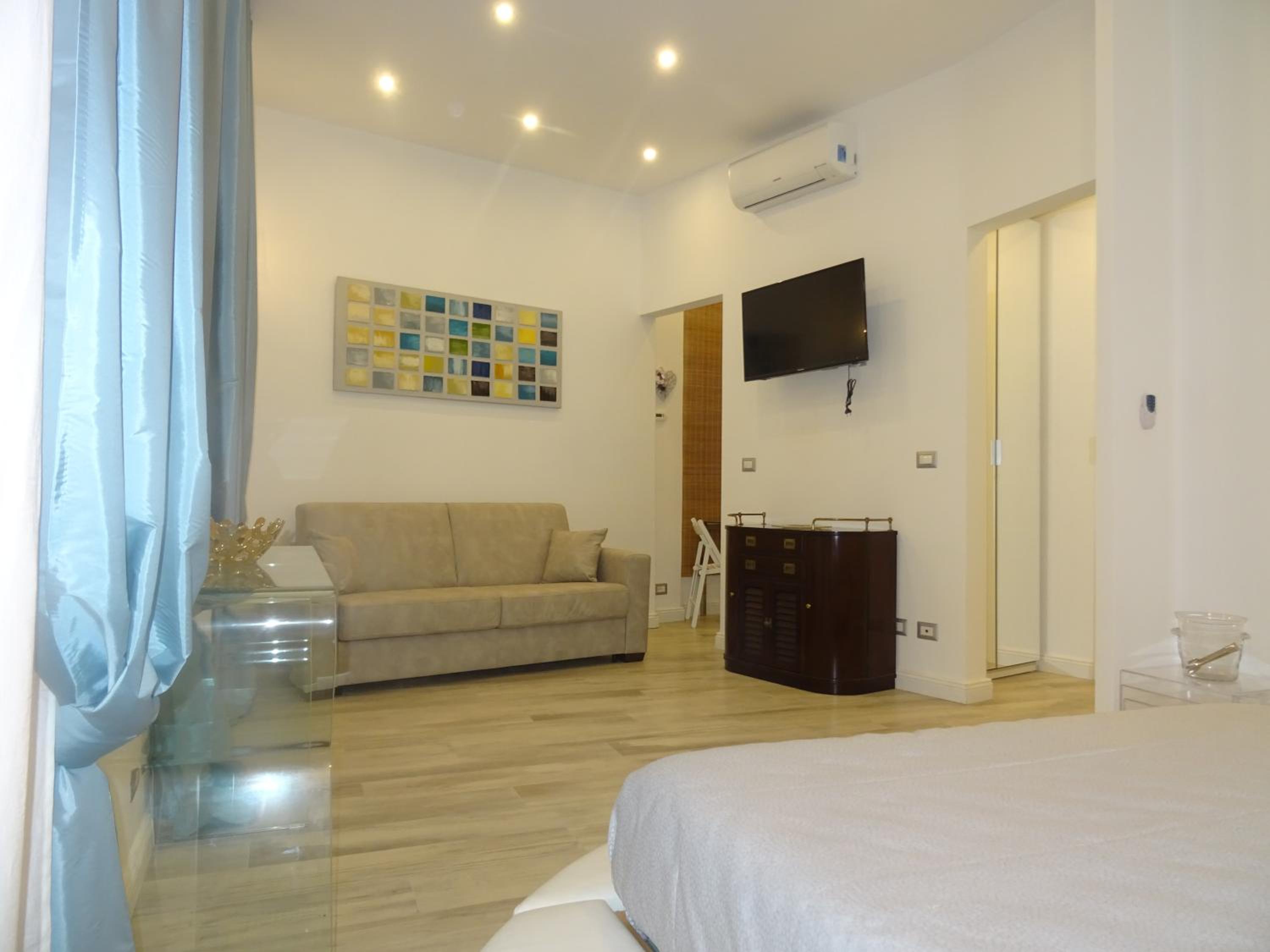 Quadruple Room with Private Bathroom photo 3