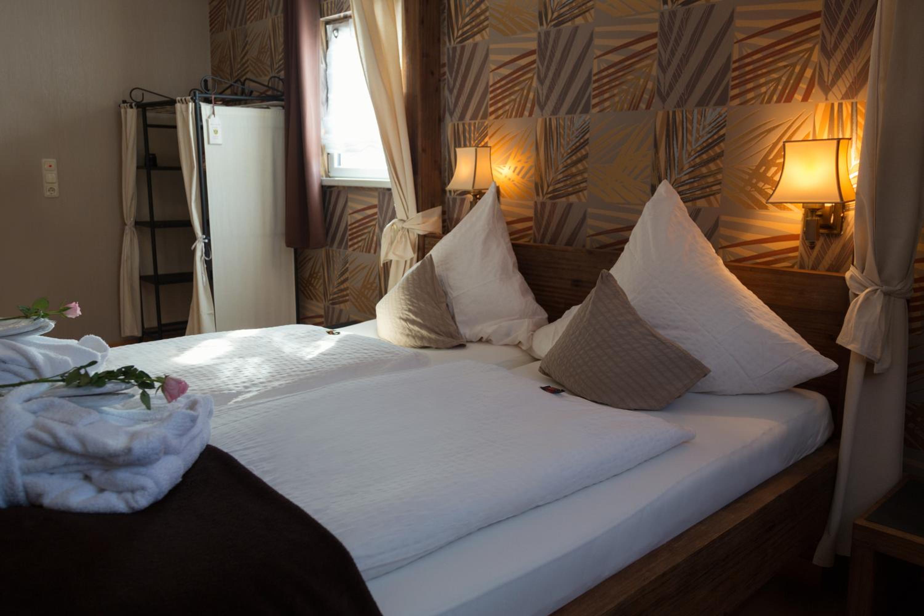 Deluxe Double Room with Shower photo 3