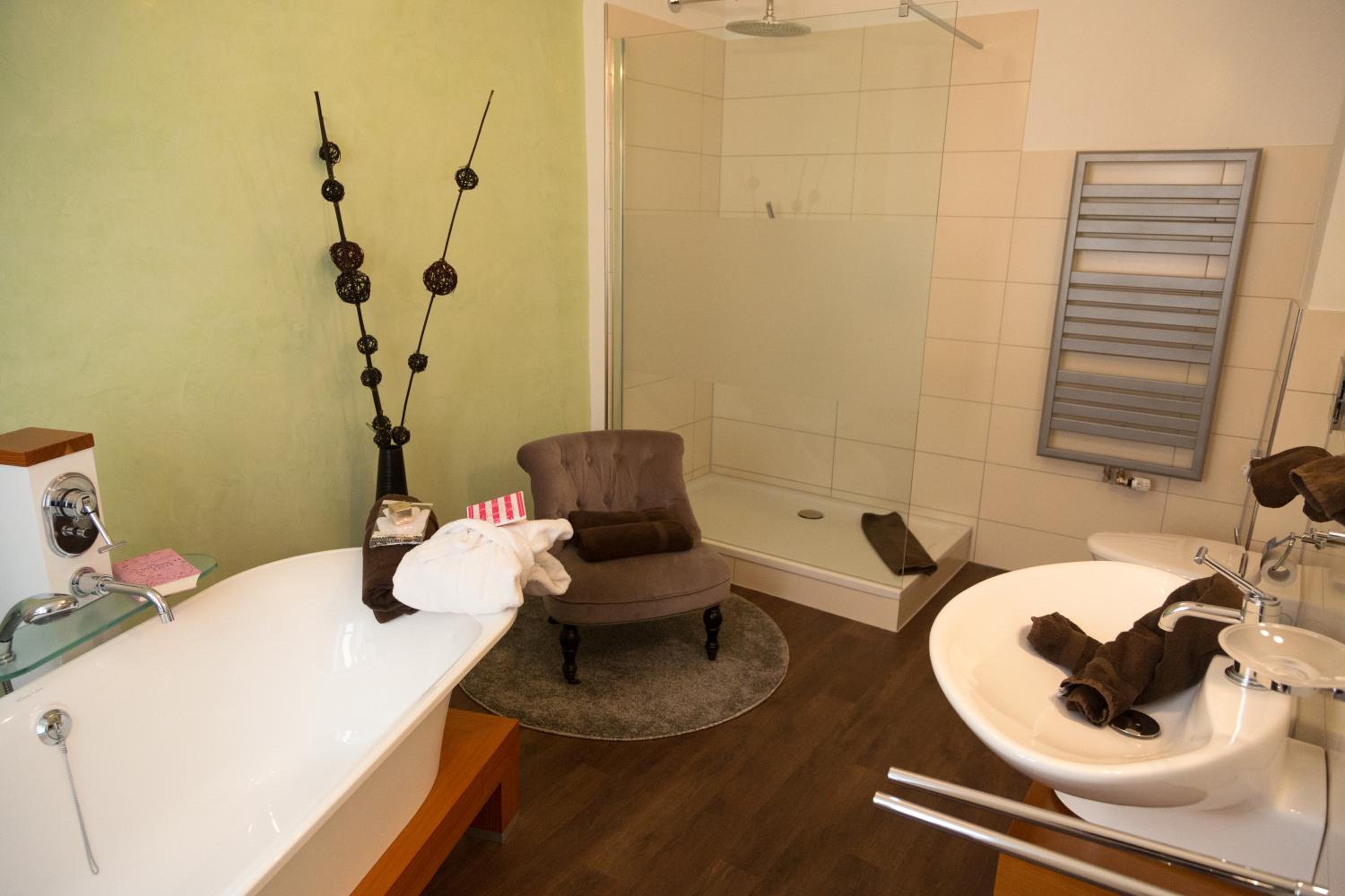 Deluxe Double Room with Bath photo 2