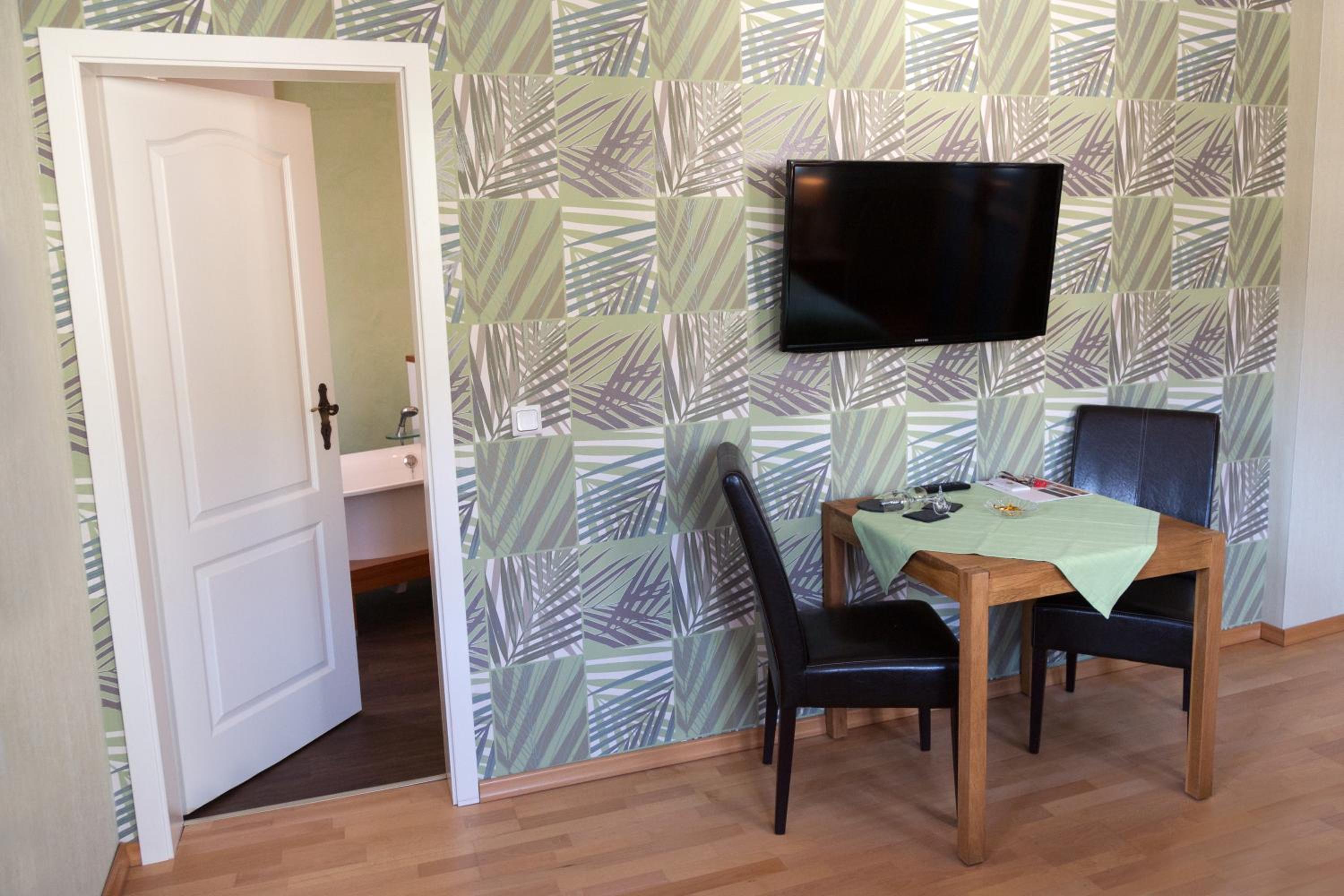 Deluxe Double Room with Bath photo 3
