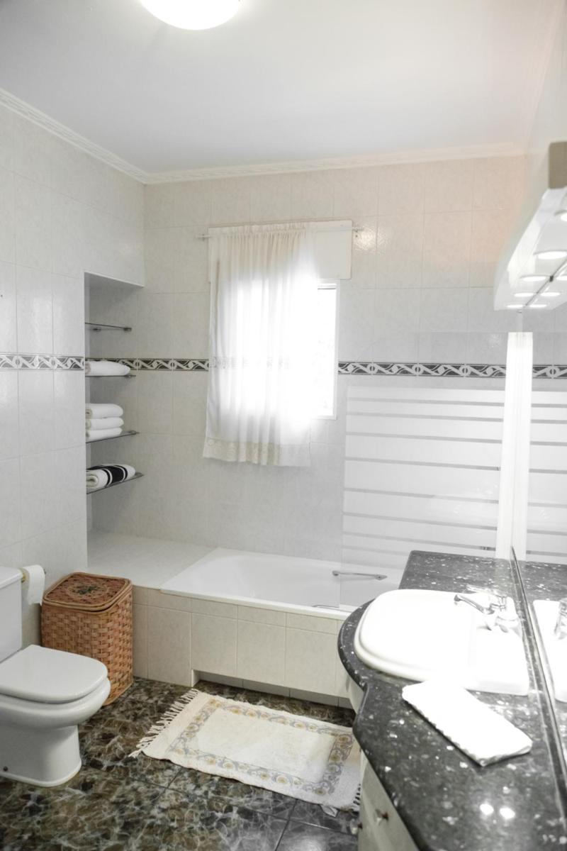 Four-Bedroom House photo 3
