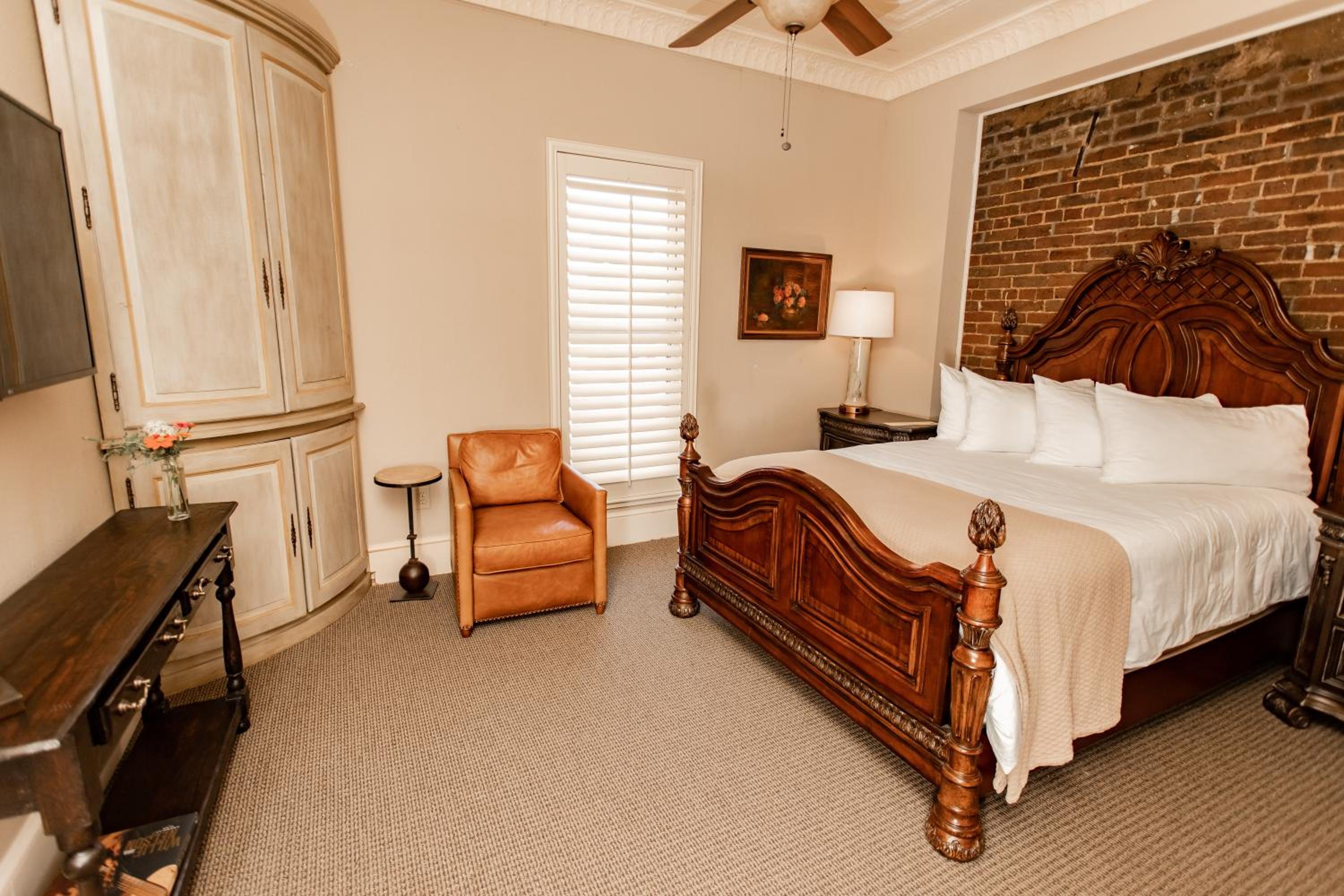 Standard Queen Room