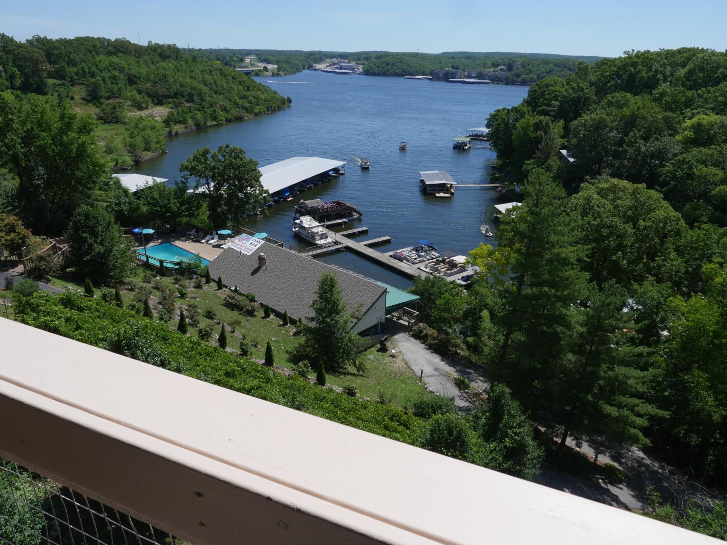 King Room with Lake View - Photo 3