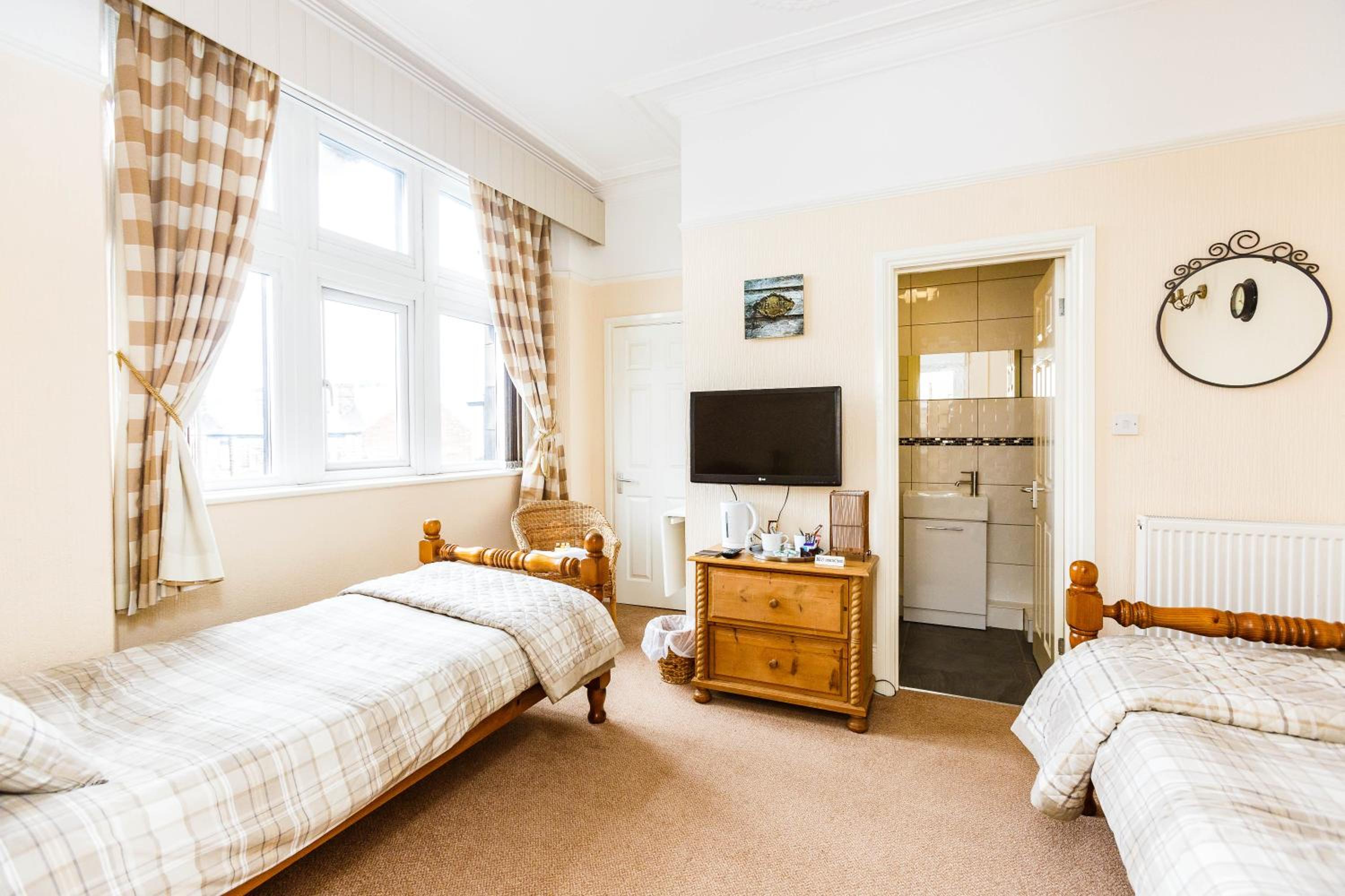 Twin Room with Private Bathroom