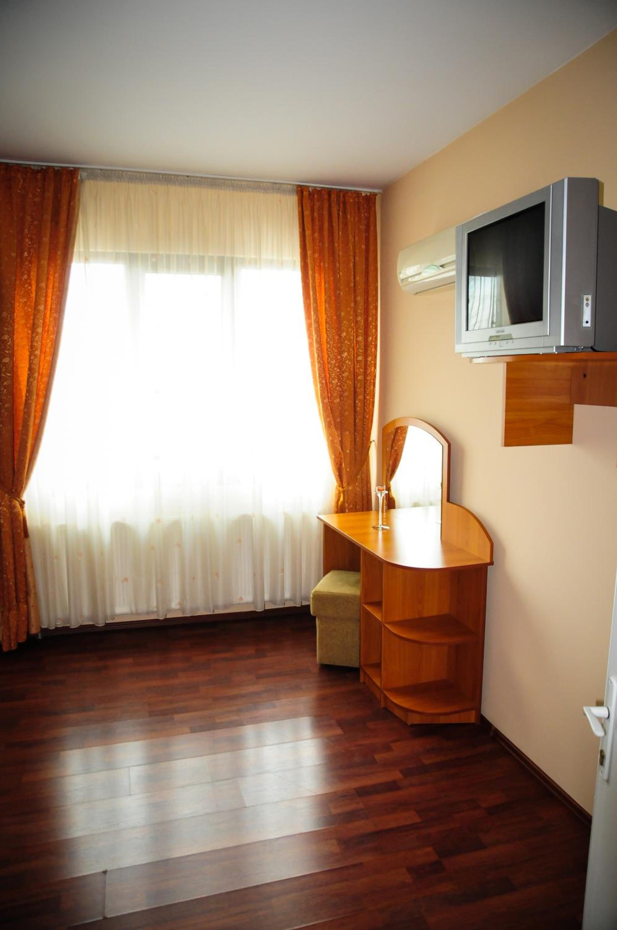 One-Bedroom Apartment with Balcony photo 1