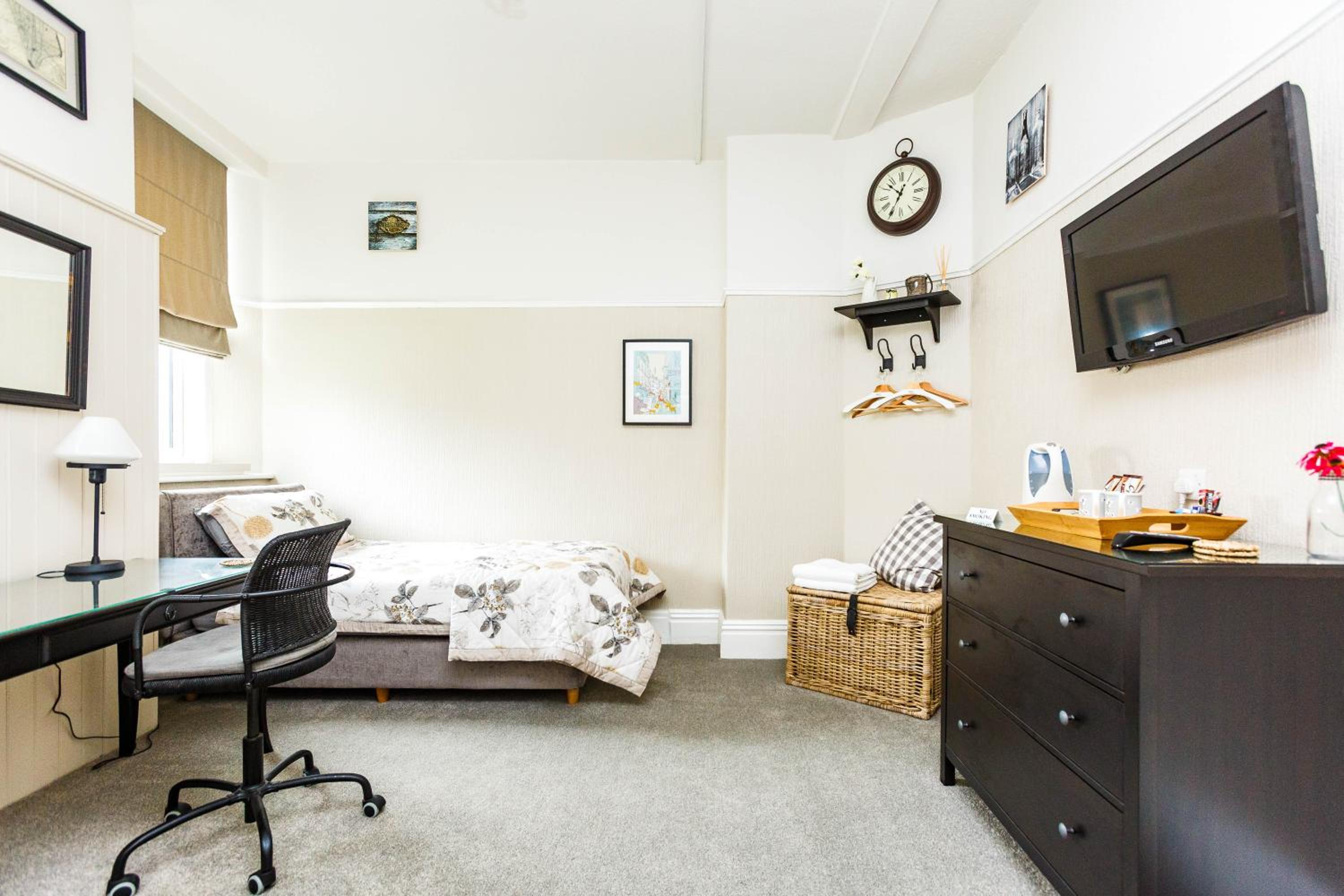 Twin Room with Shared Bathroom