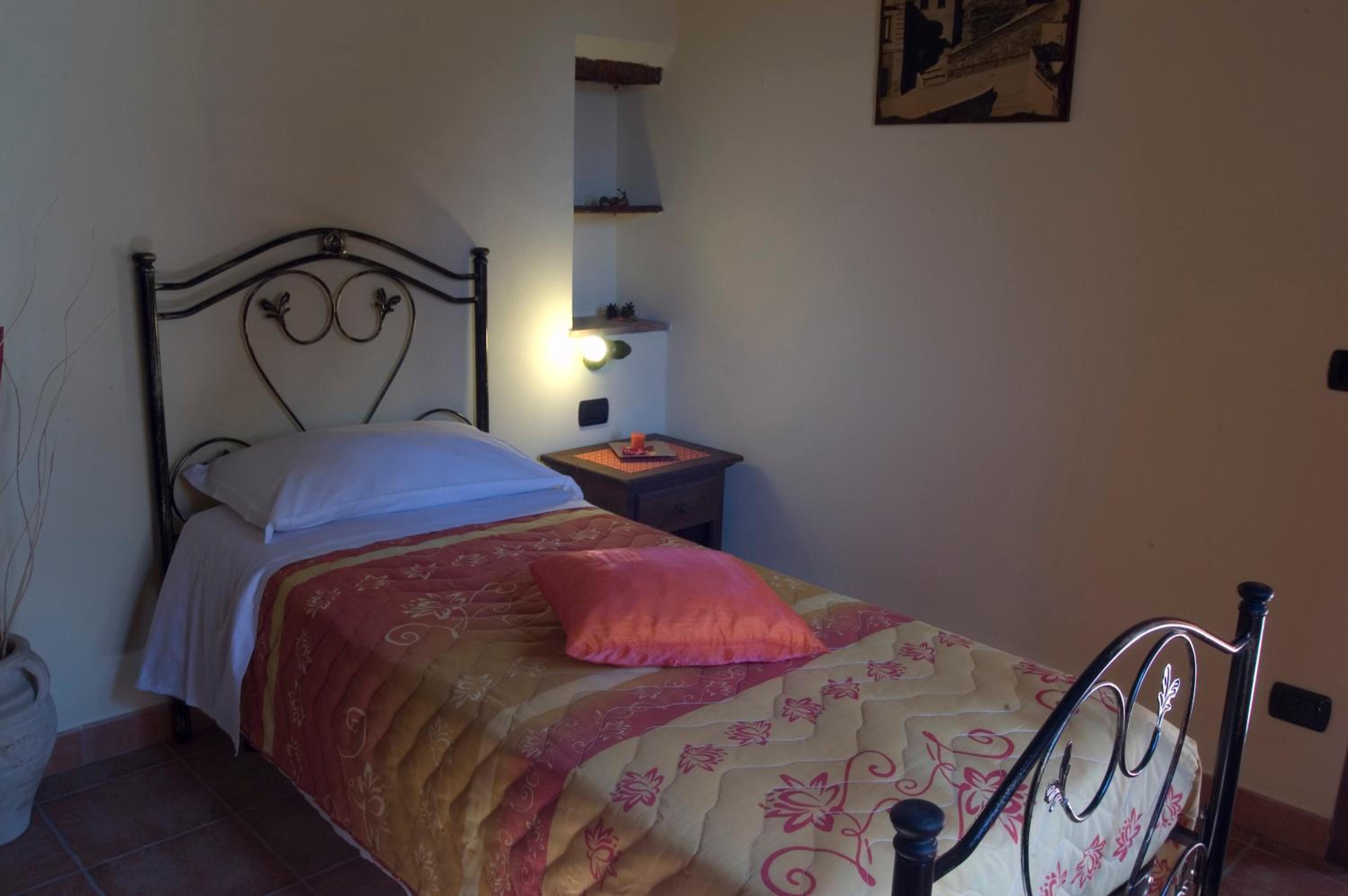 Double Room - Photo 4