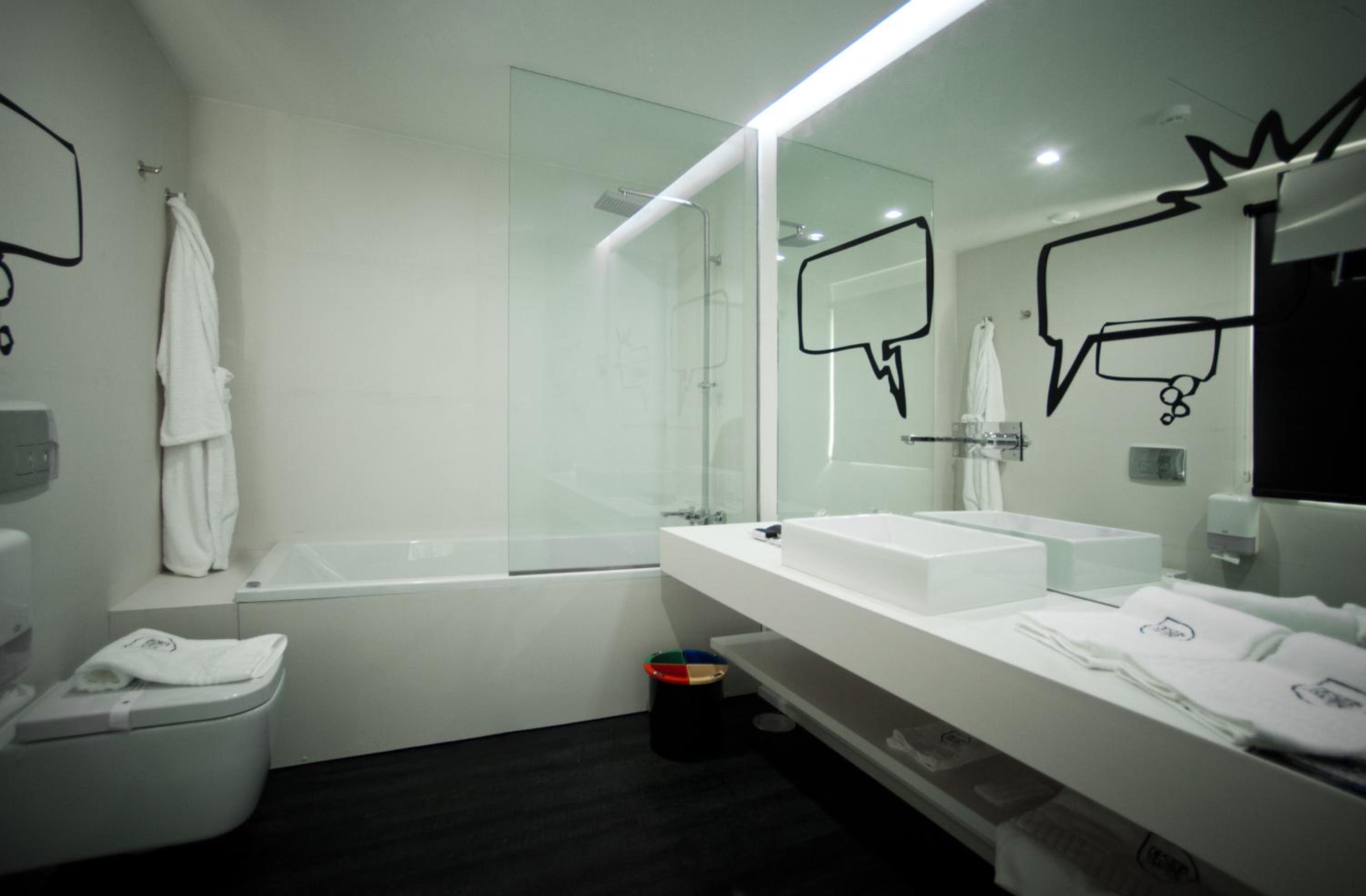 Double or Twin Room with Spa Access - Photo 5