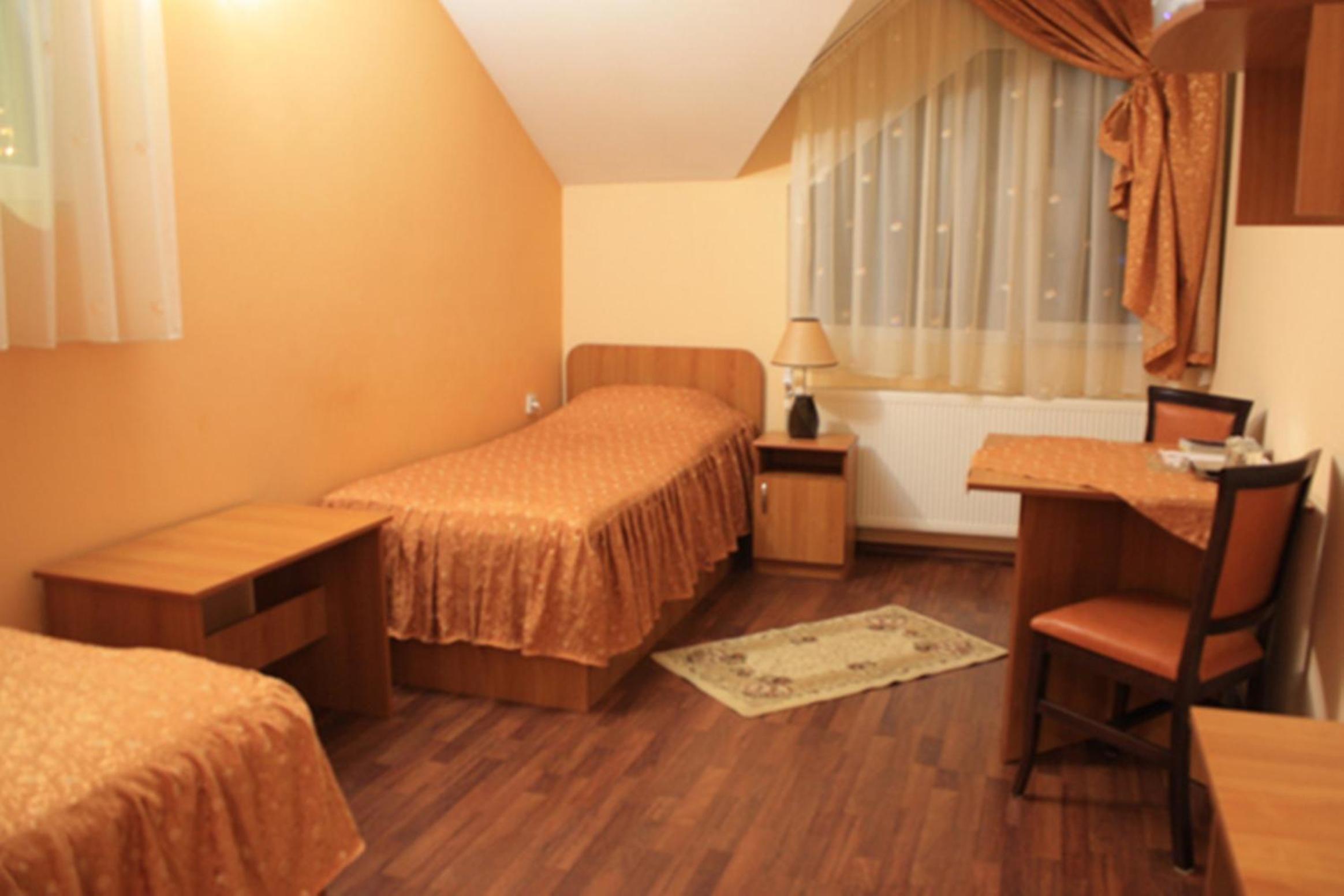 Twin Room - Photo 13
