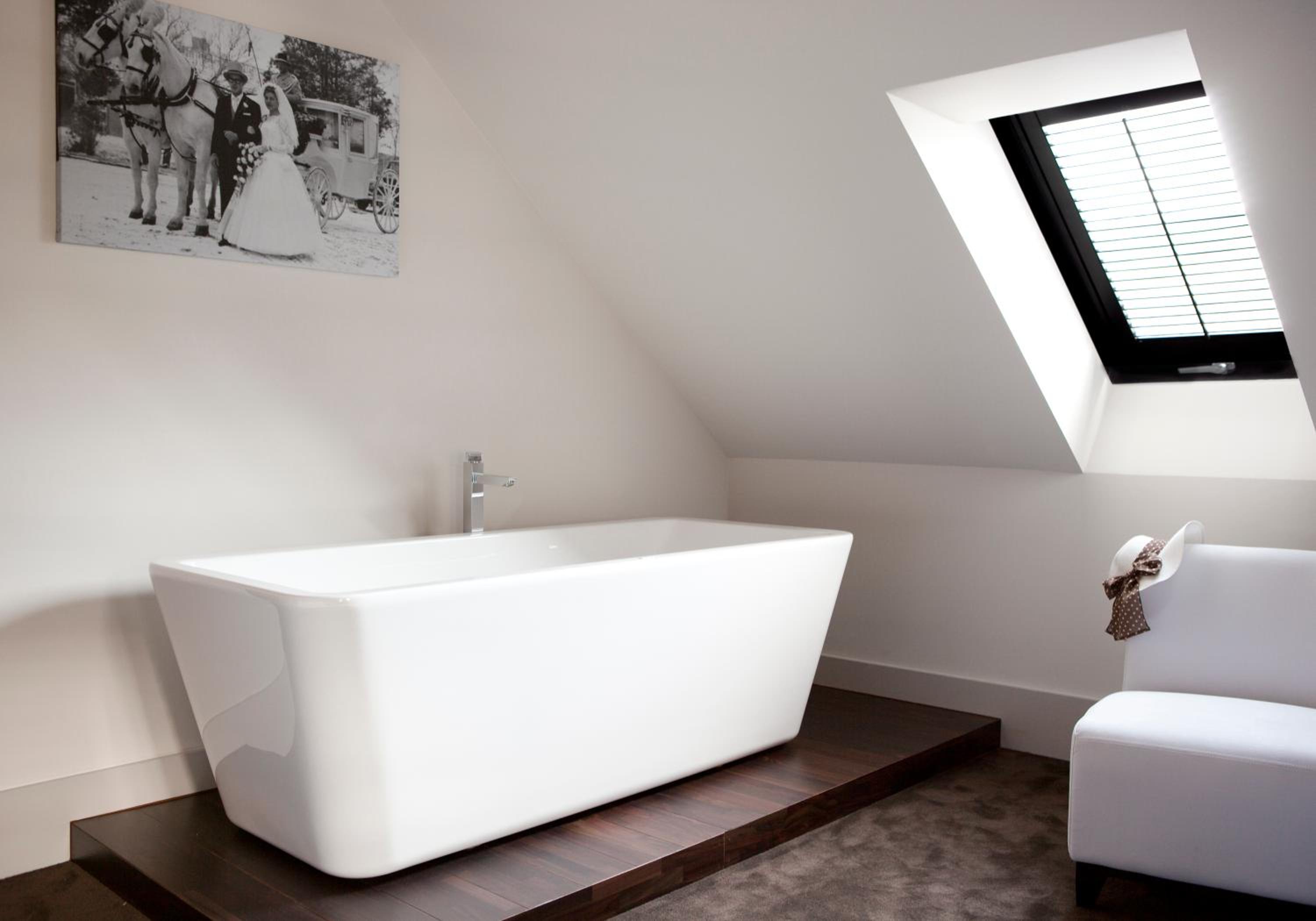Deluxe Double Room with Bath - Photo 4