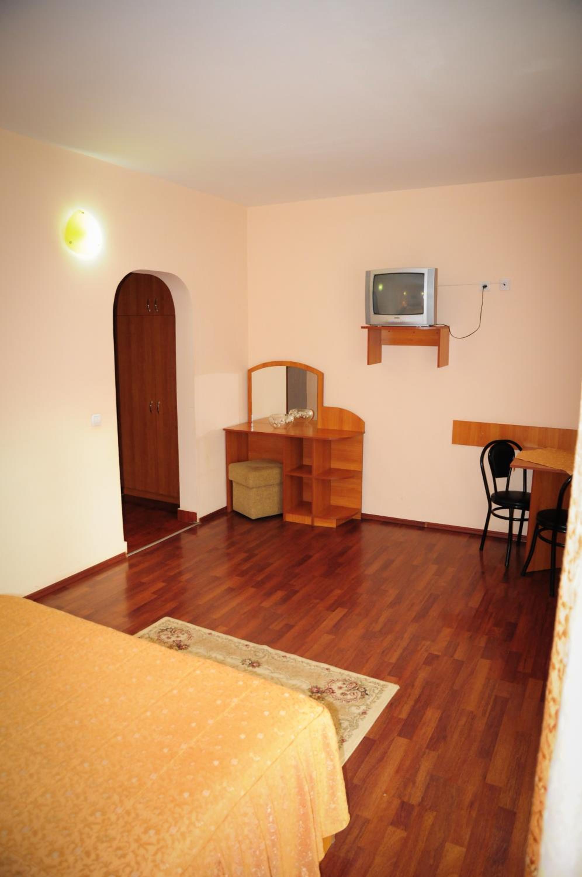 Double Room - Photo 7