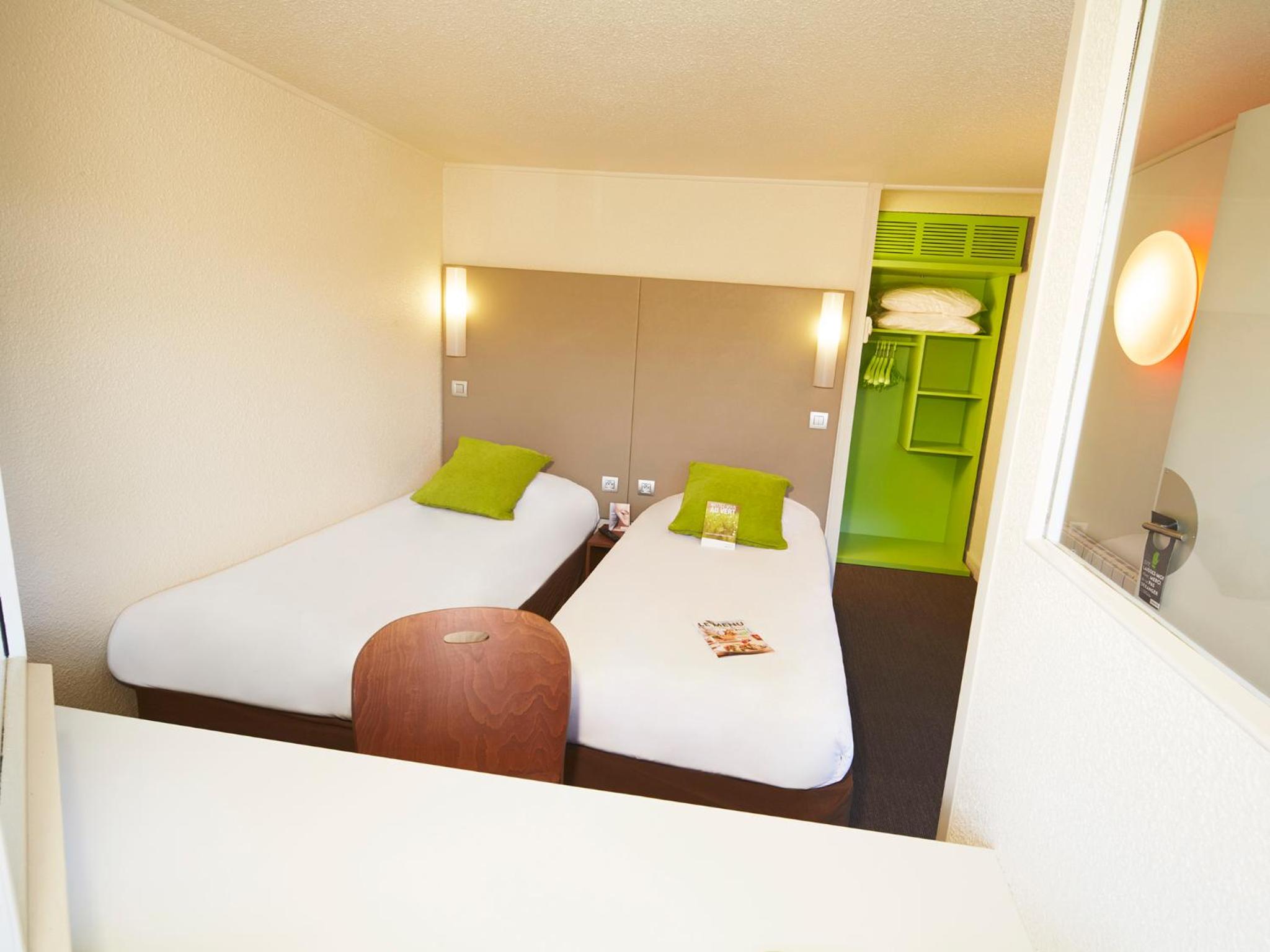Twin Room thumbnail 5