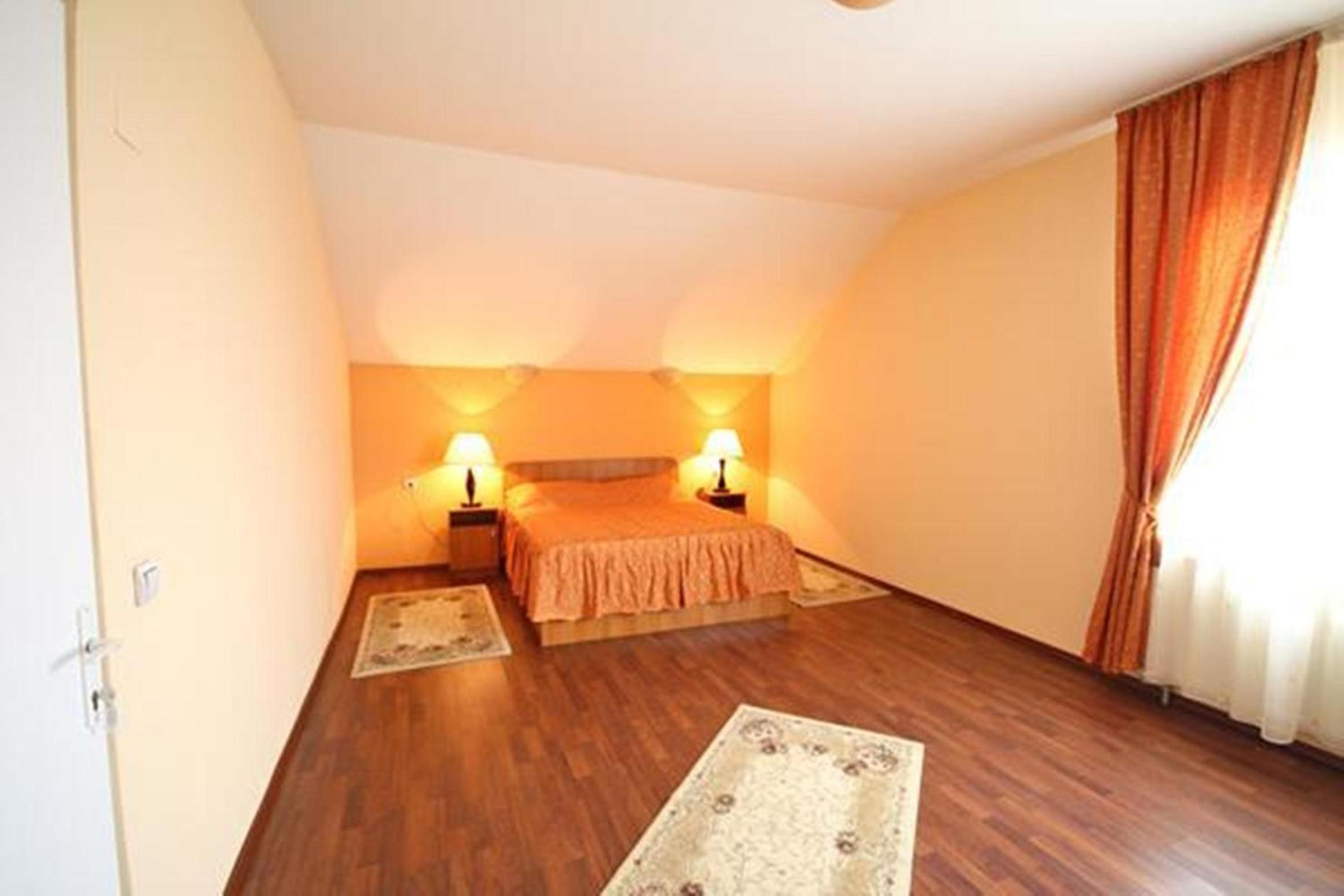 Double Room - Photo 4
