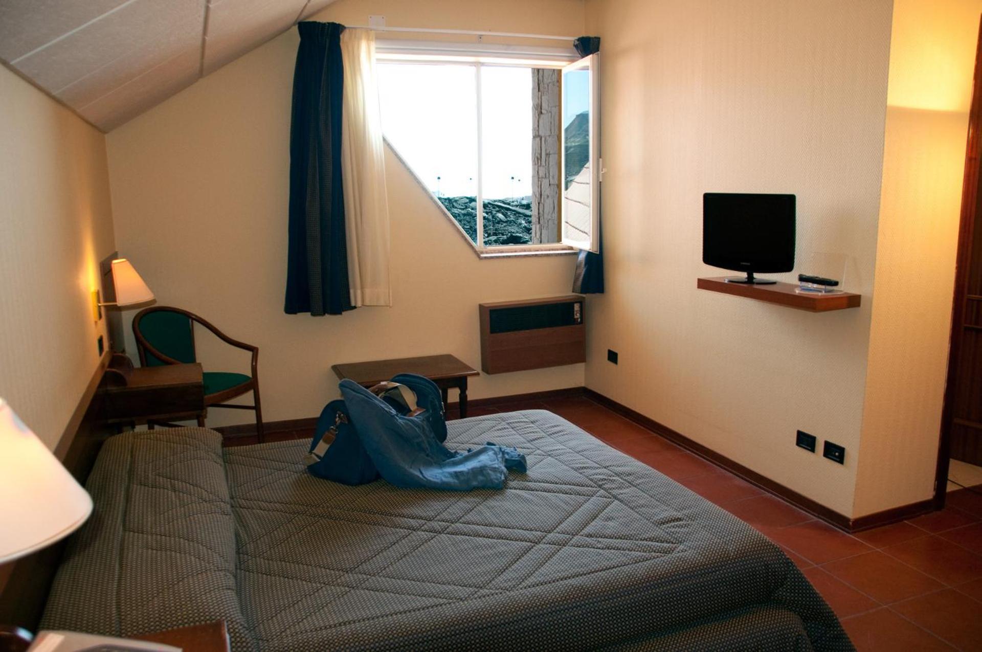 Budget Double Room - Photo 9