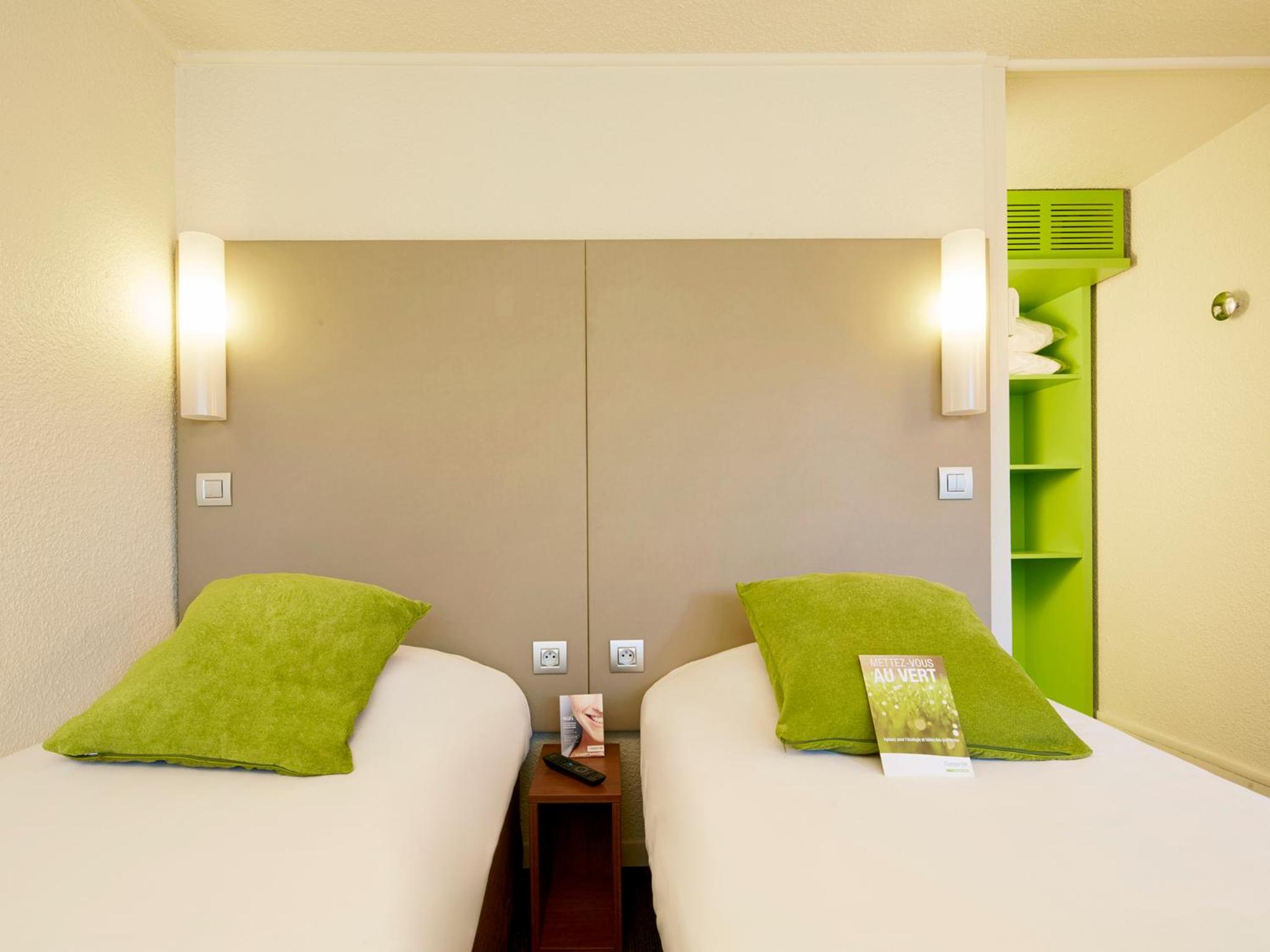 Twin Room thumbnail 6