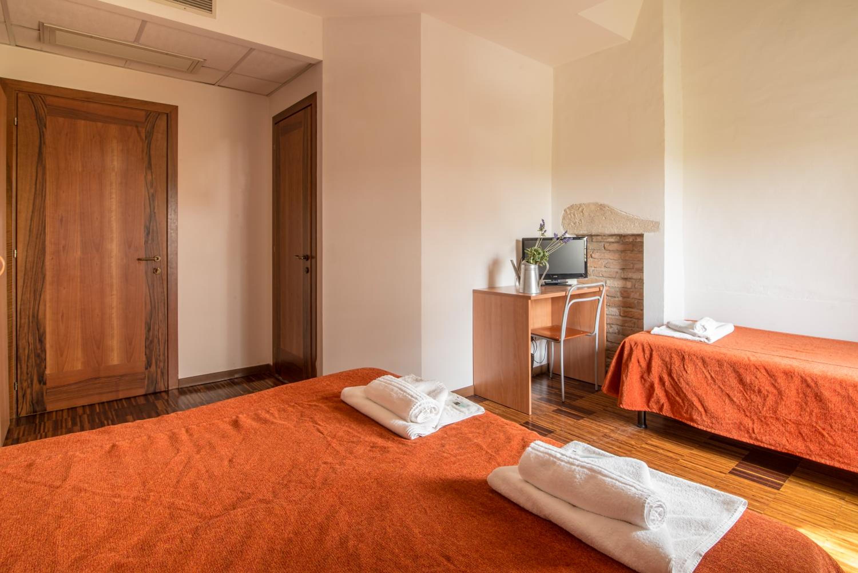 Economy Triple Room - Photo 1