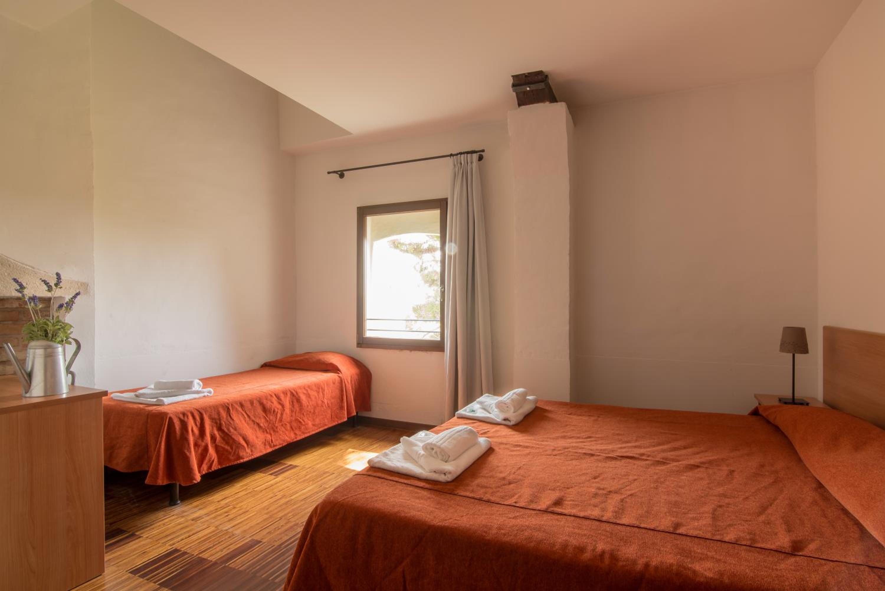 Economy Triple Room - Photo 6