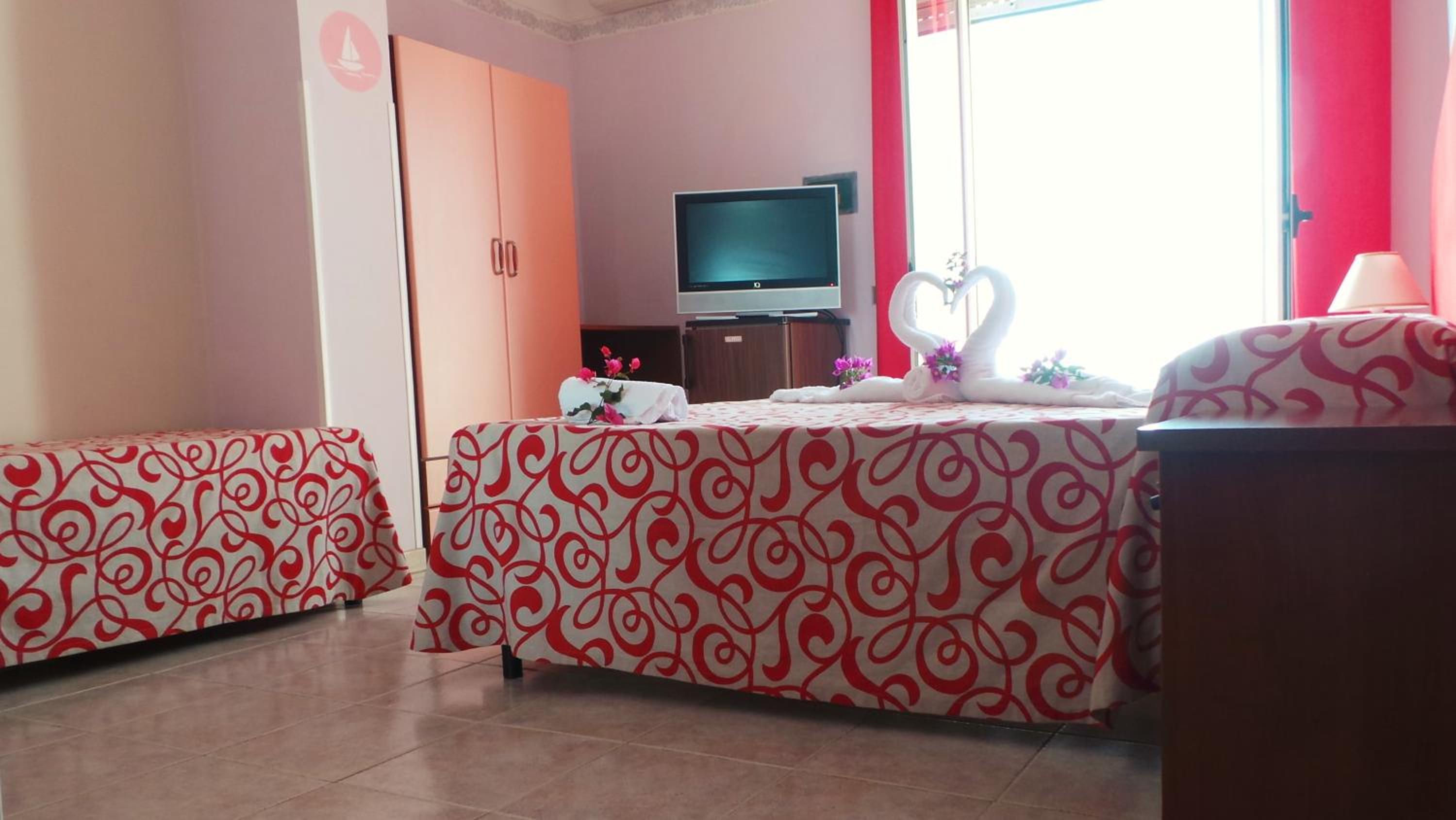 Standard Dreibettzimmer mit Meerblick