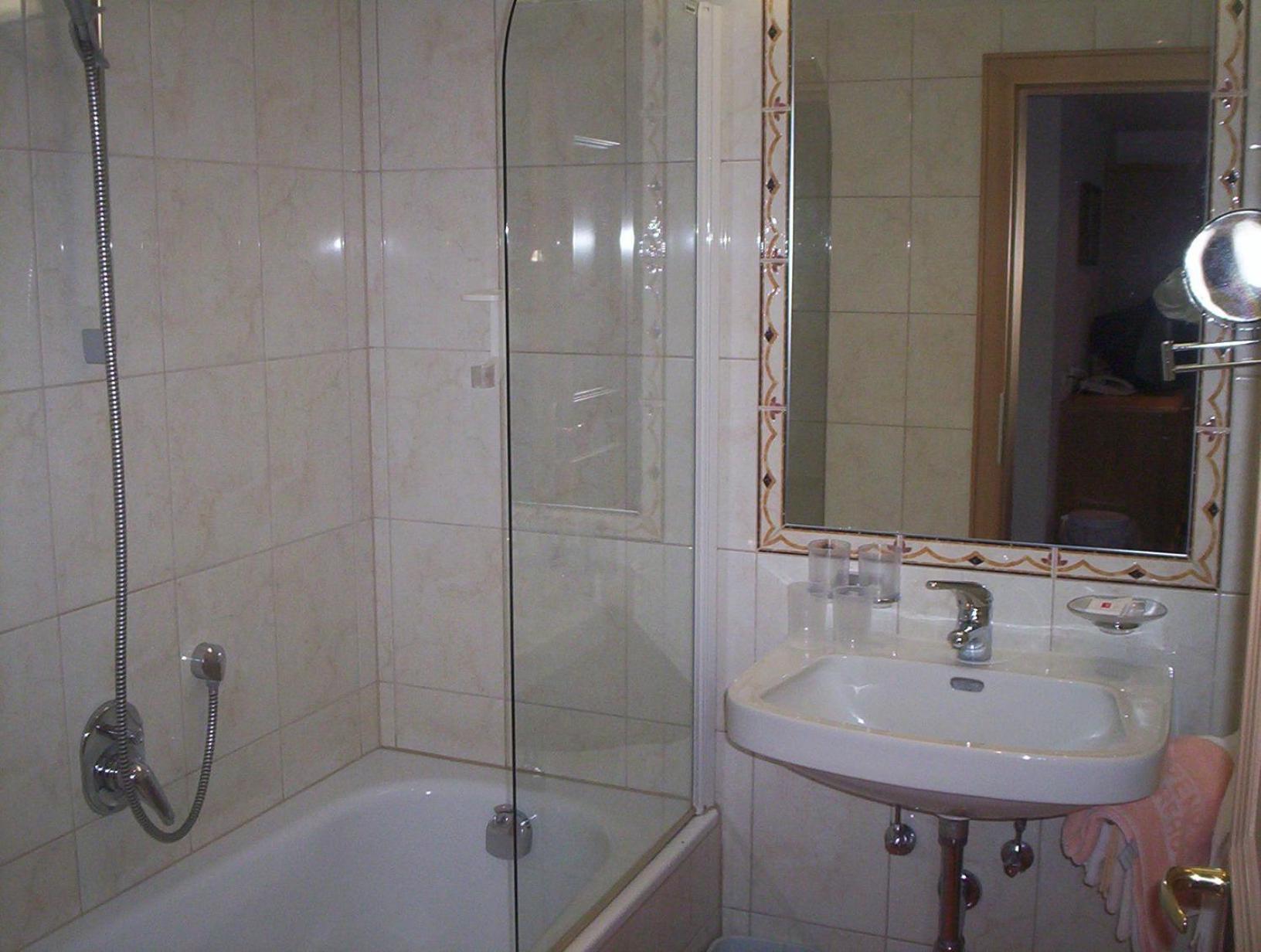 Double Room - Photo 9