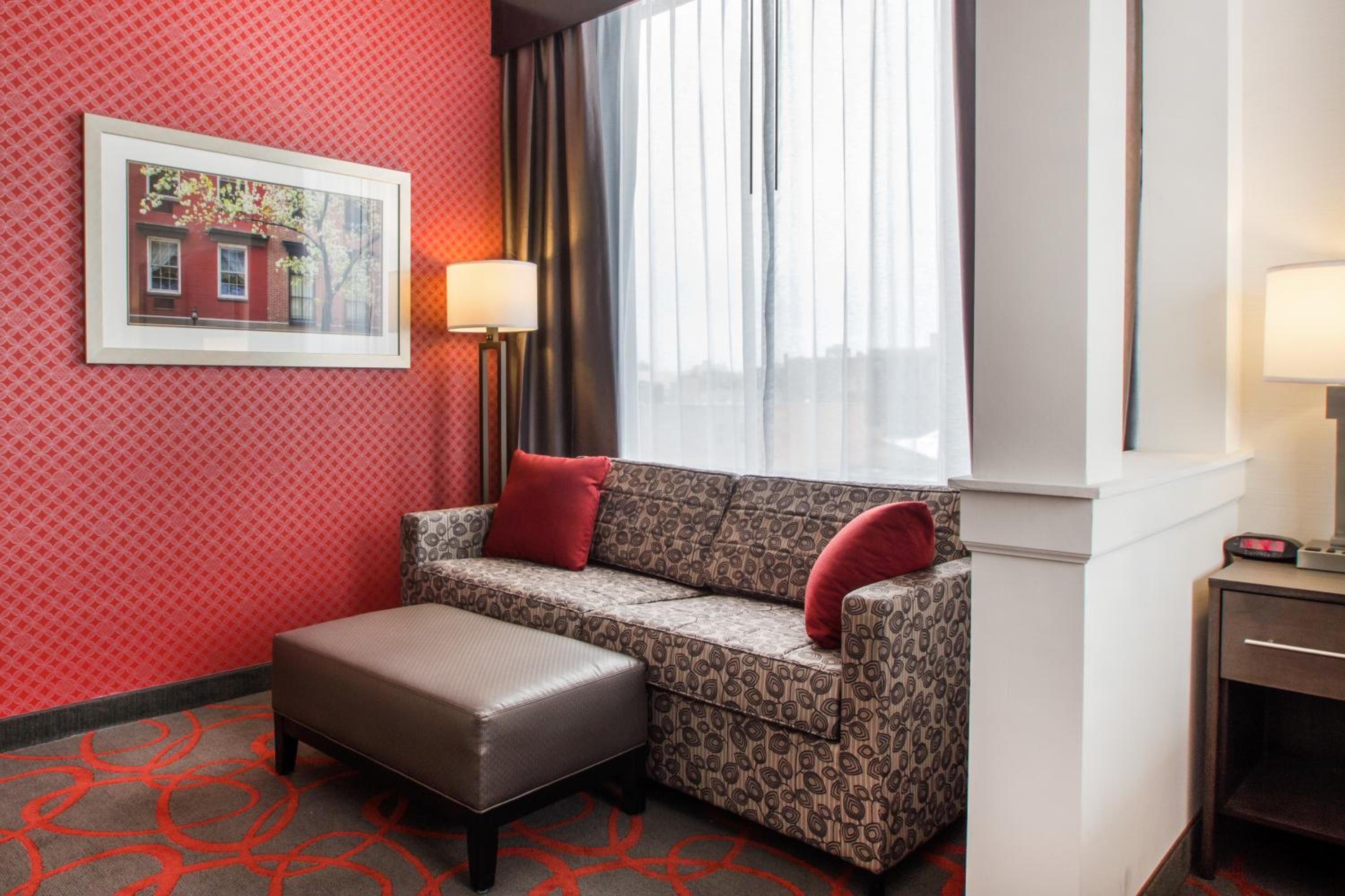 King Suite - Non-Smoking photo 3