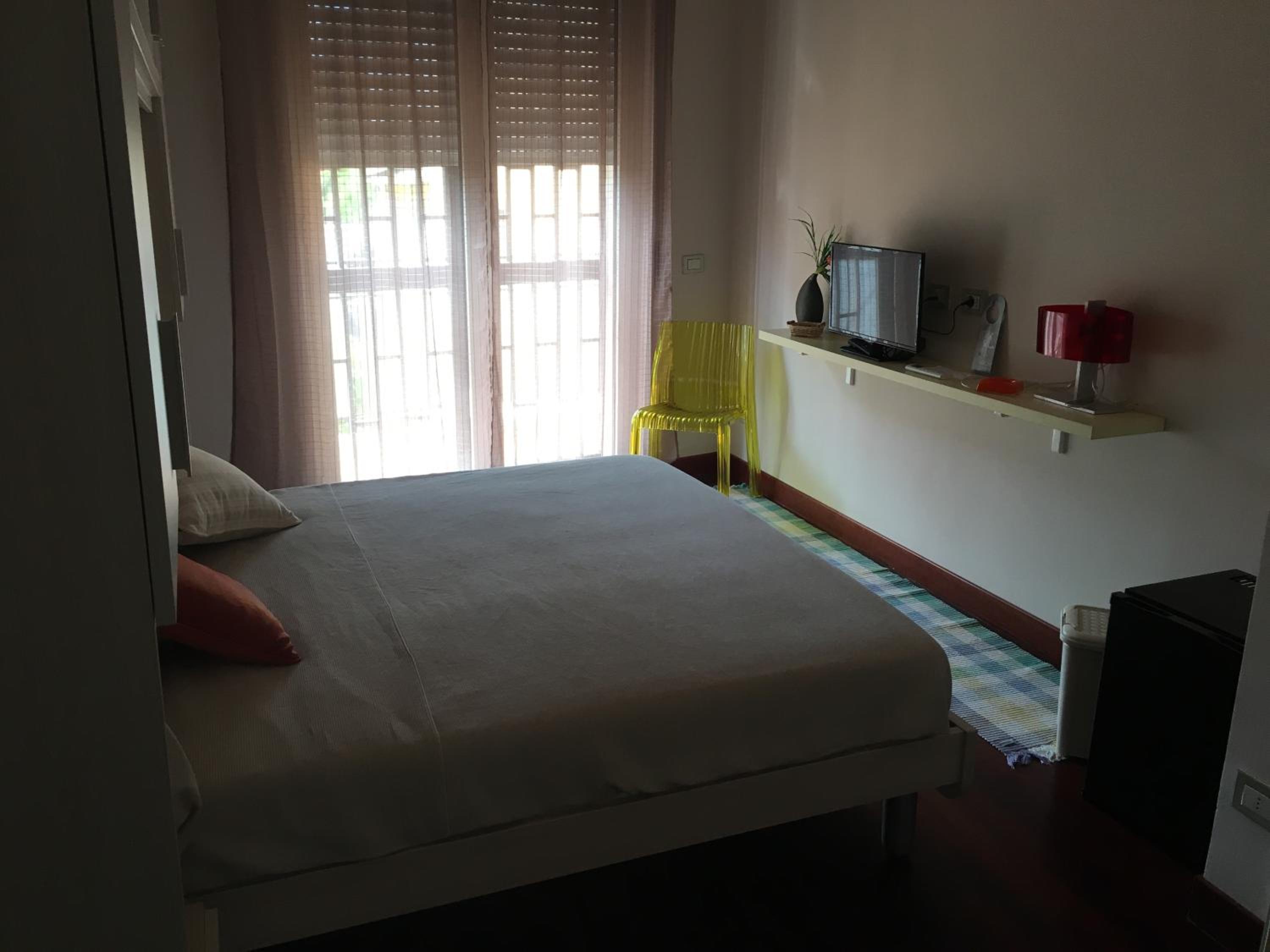 Budget Double Room - Photo 1
