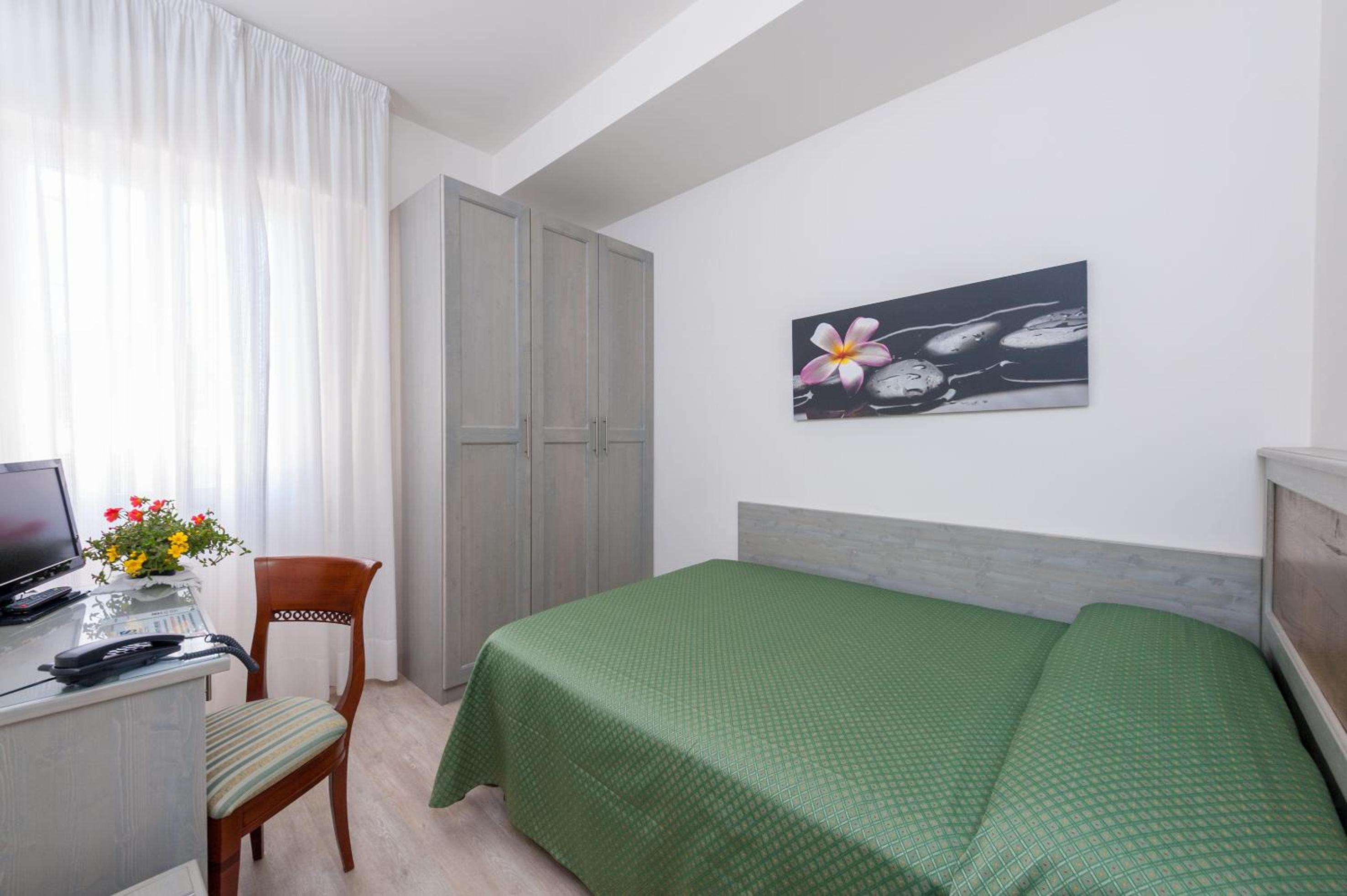 Standard Double Room - Photo 3