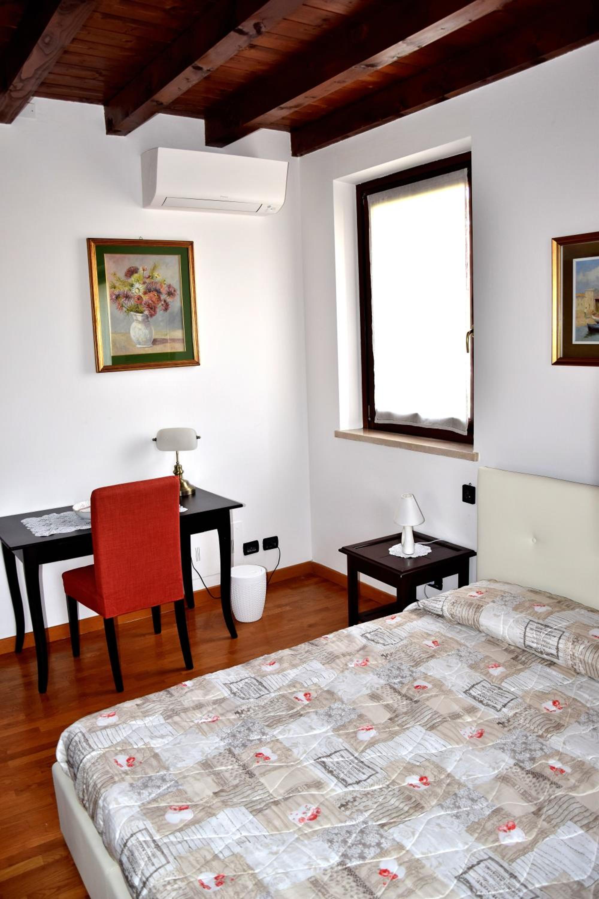 Double Room With Private External Bathroom photo 3