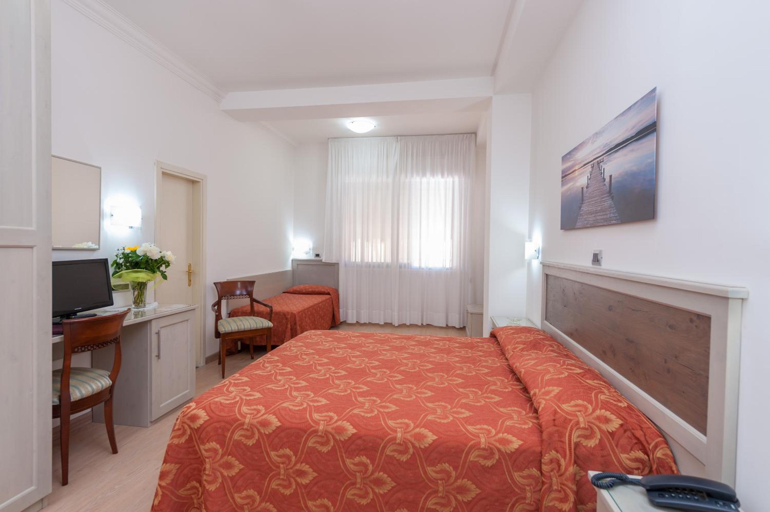 Standard Double Room - Photo 1