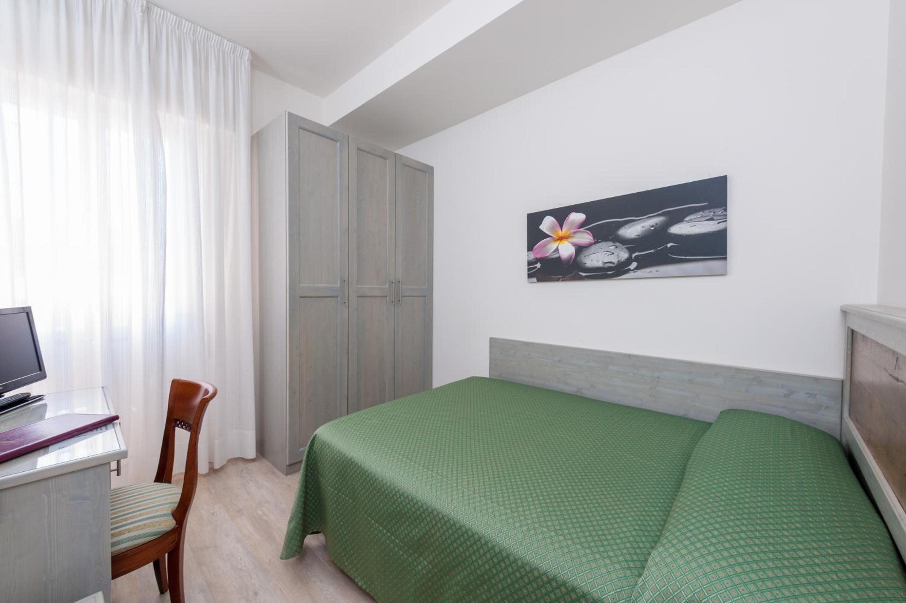 Standard Double Room - Photo 5