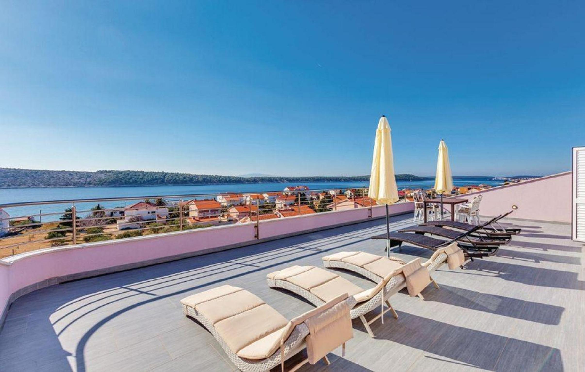 Penthouse One Bedroom Apartment with Terrace photo 2