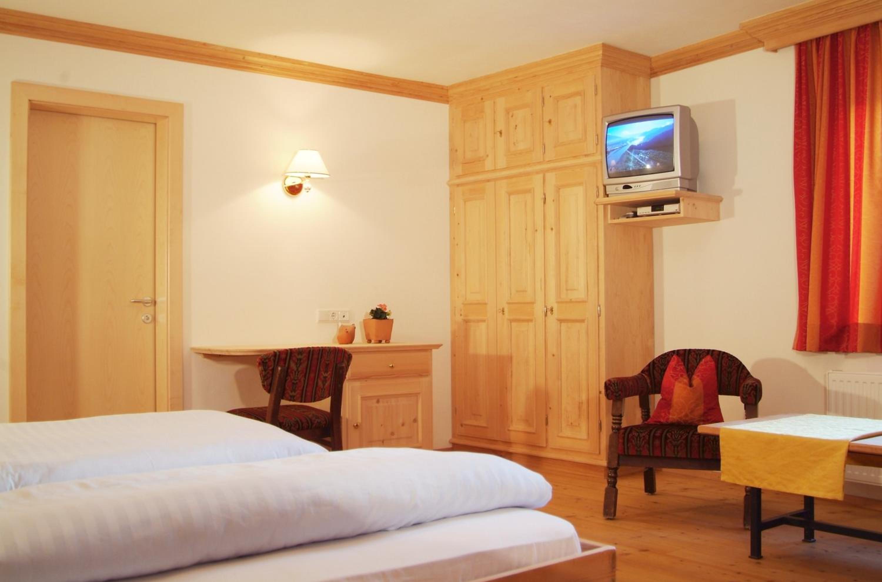 Basic Triple Room photo 2