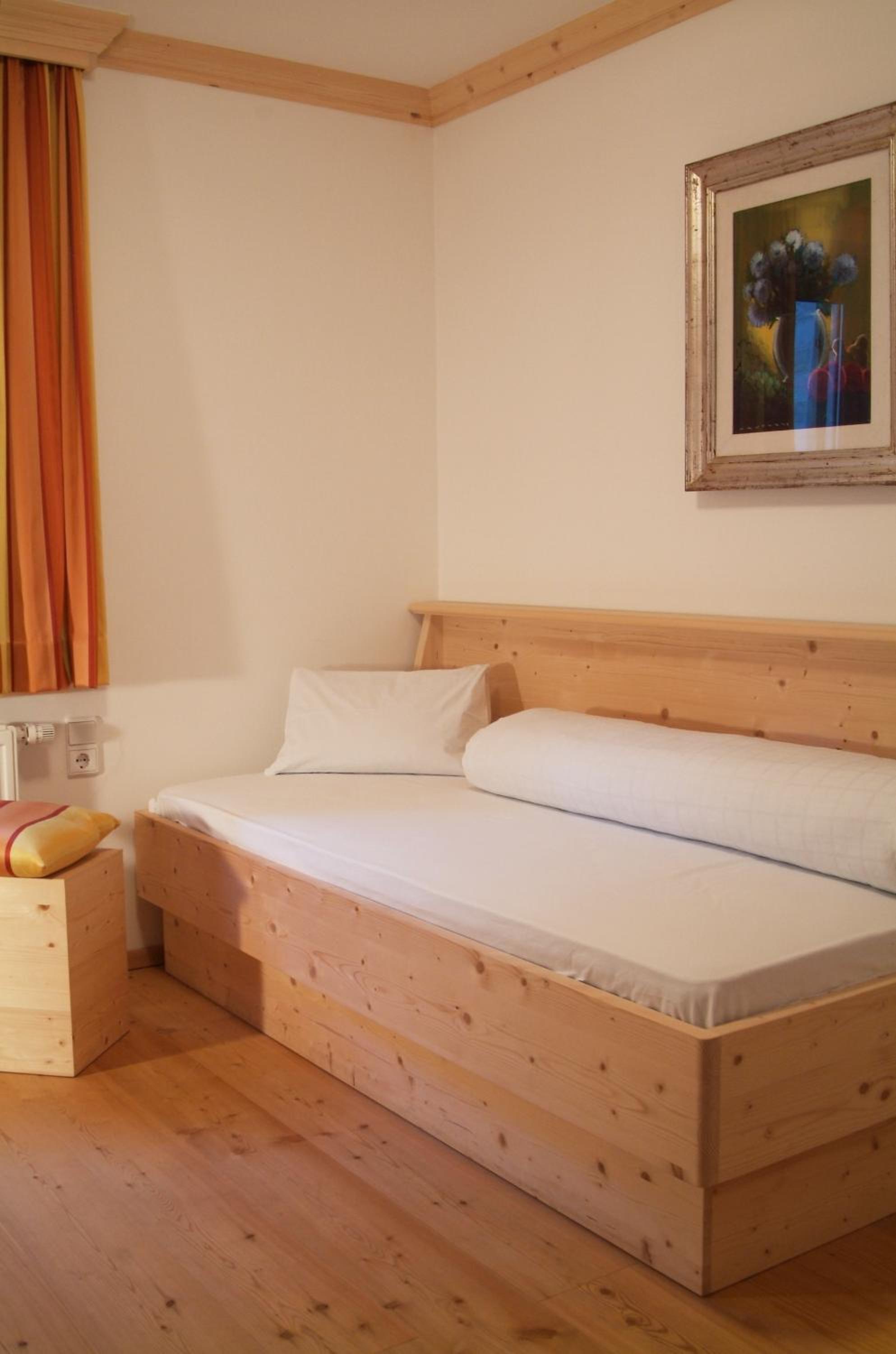 Basic Triple Room photo 3