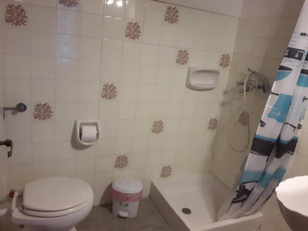Standard Twin Room - Photo 13