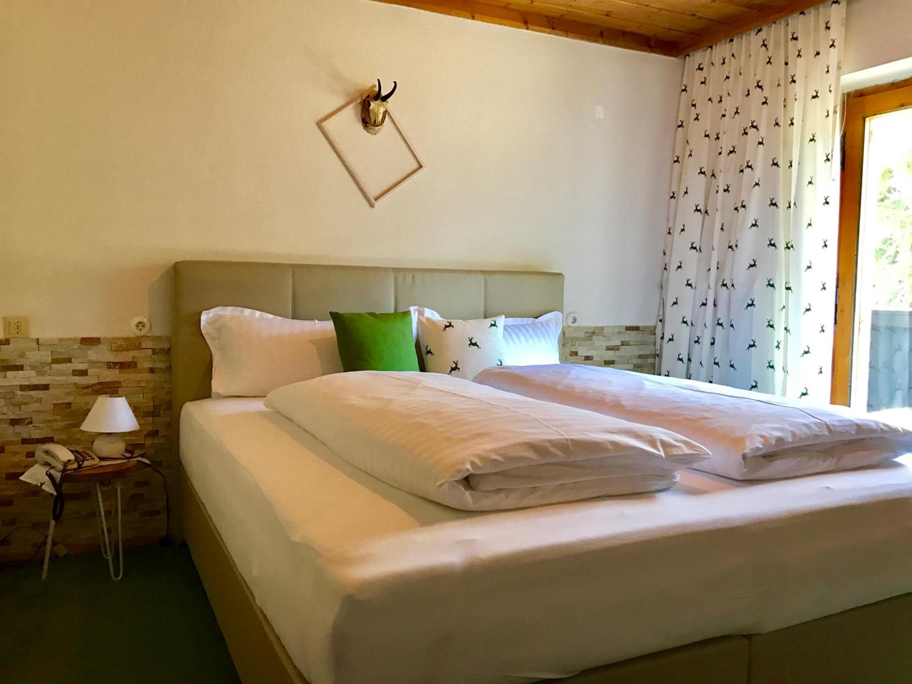 Double Room with Balcony - Photo 11