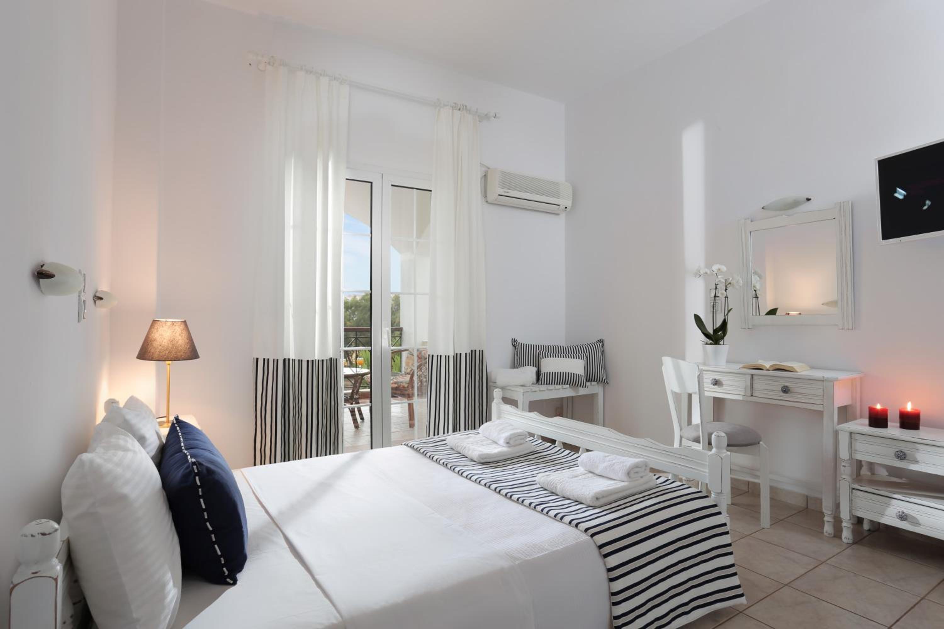 Double or Twin Room with Partial Sea View