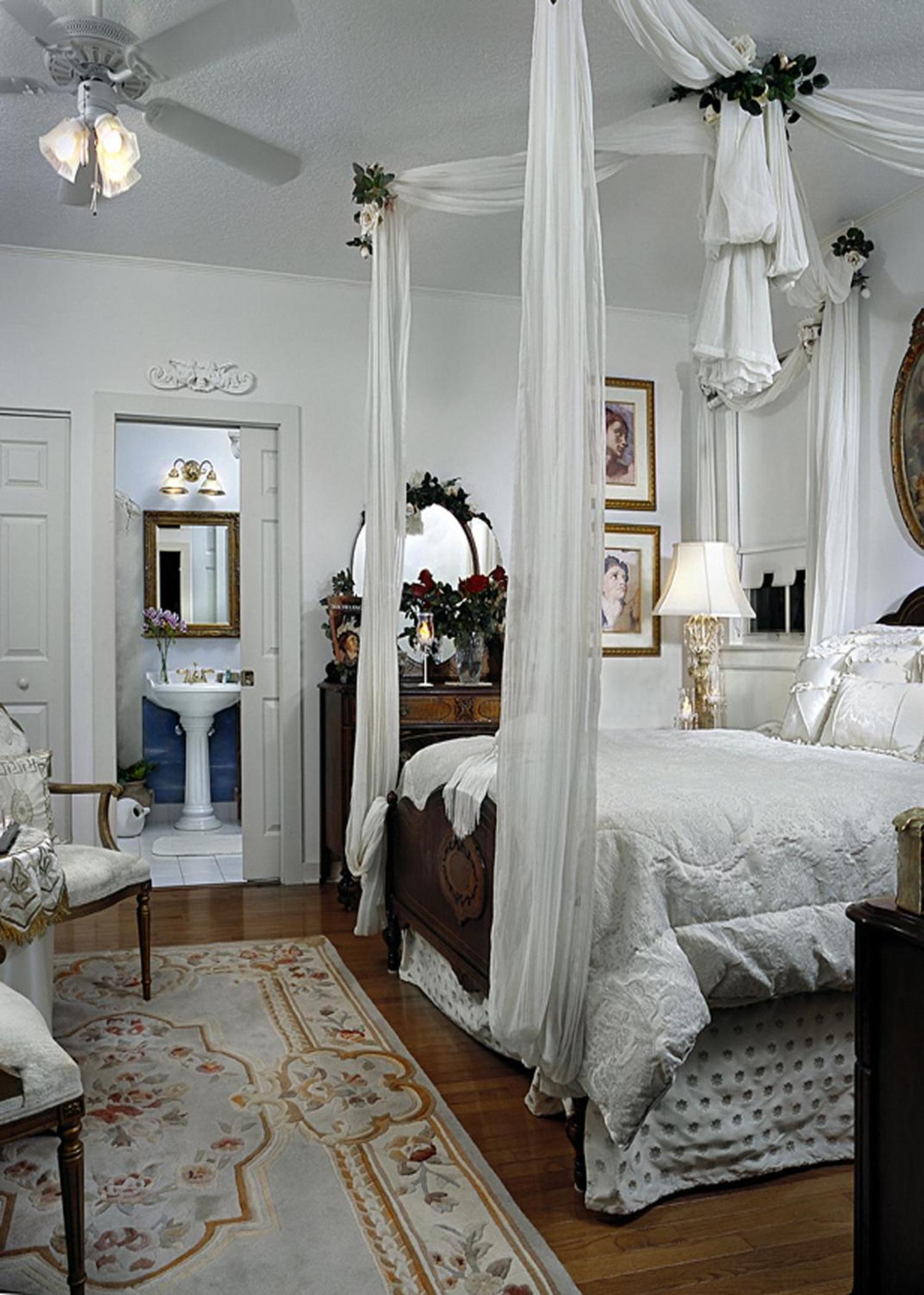 Queen Room with Spa Bath