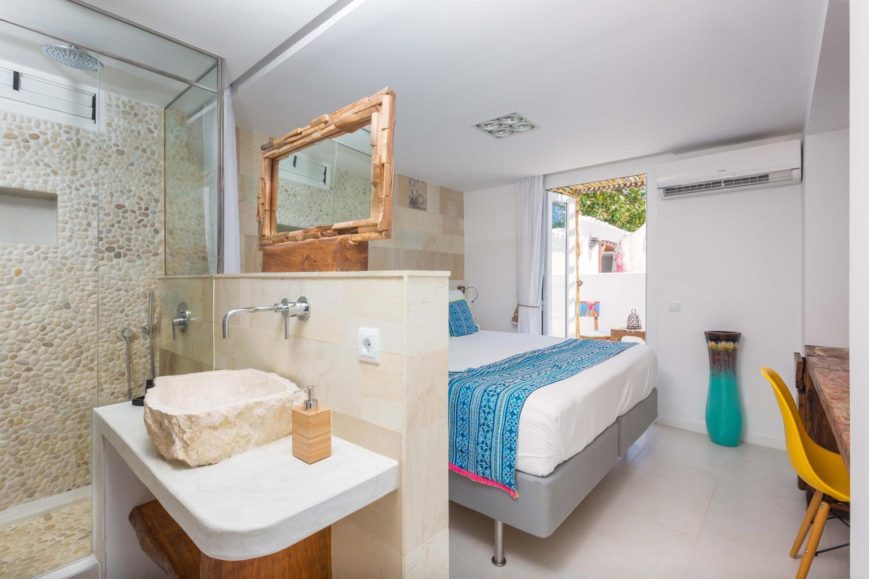 Habitación Doble con Vista a la Piscina