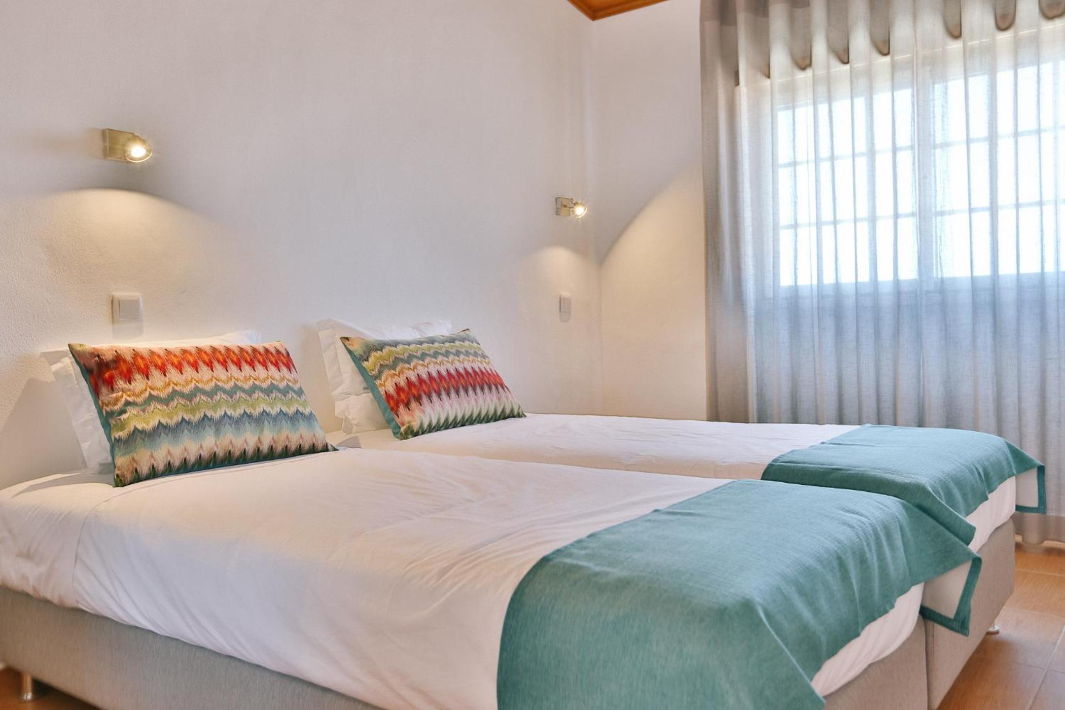 Suite - Photo 1