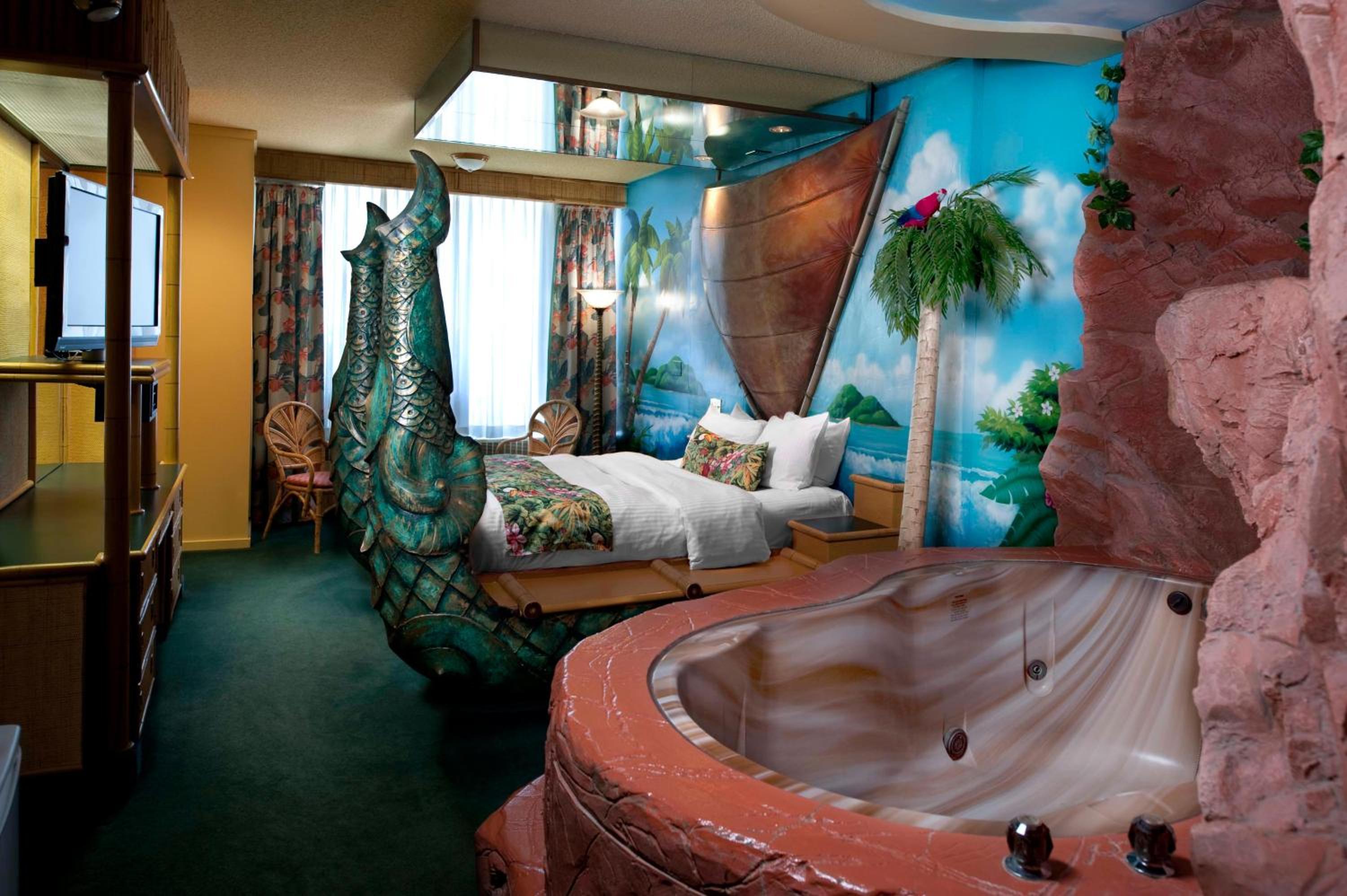 Classic Polynesian Family Theme Room - Photo 2