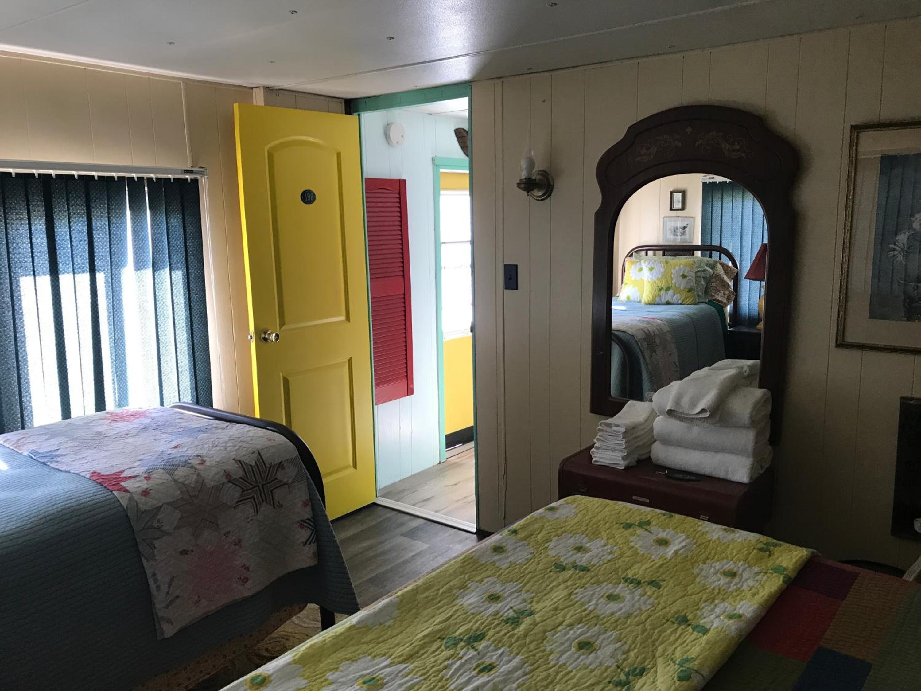 Double or Twin Room with Shared Bathroom photo 1
