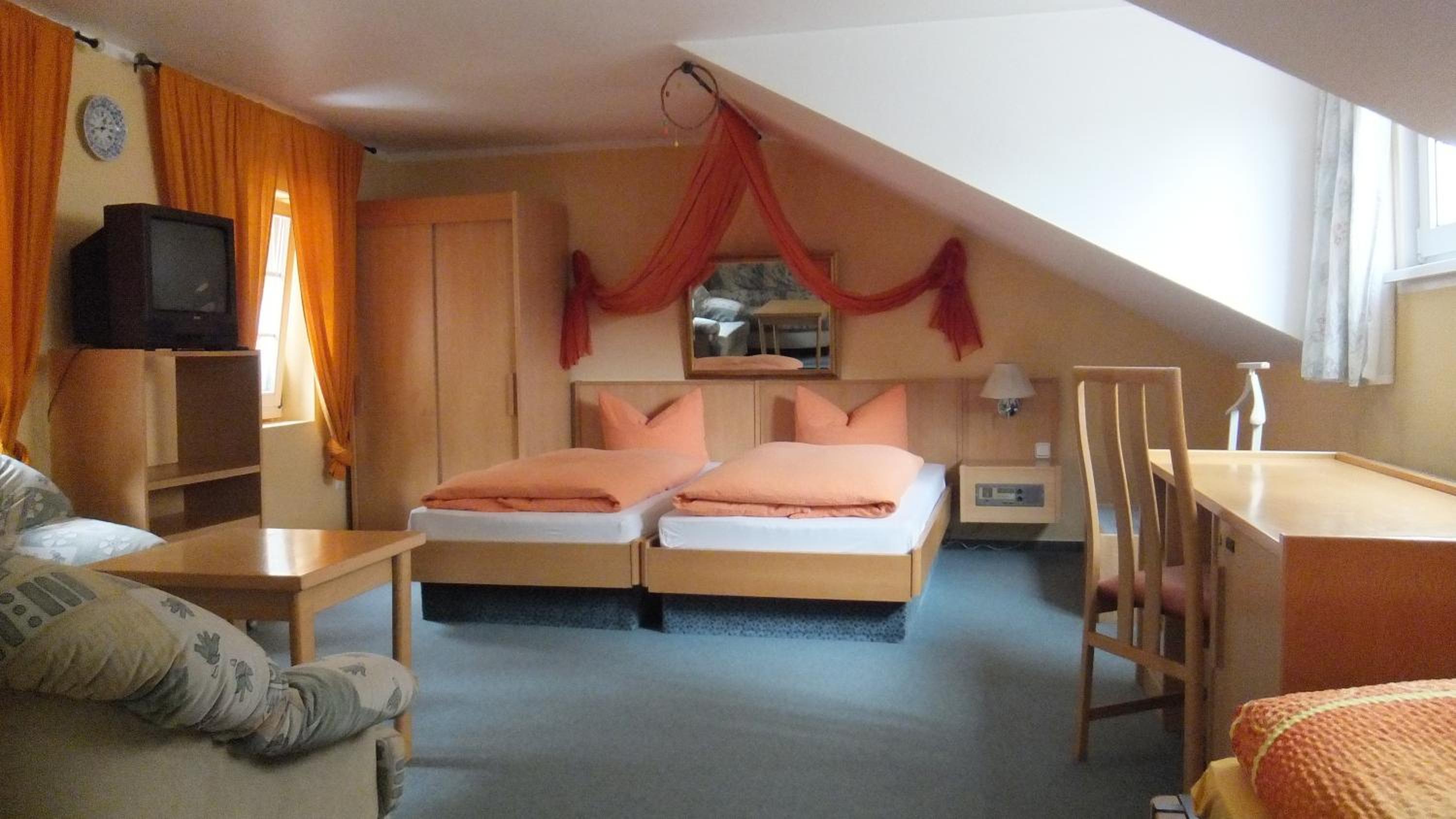Double Room - Photo 5