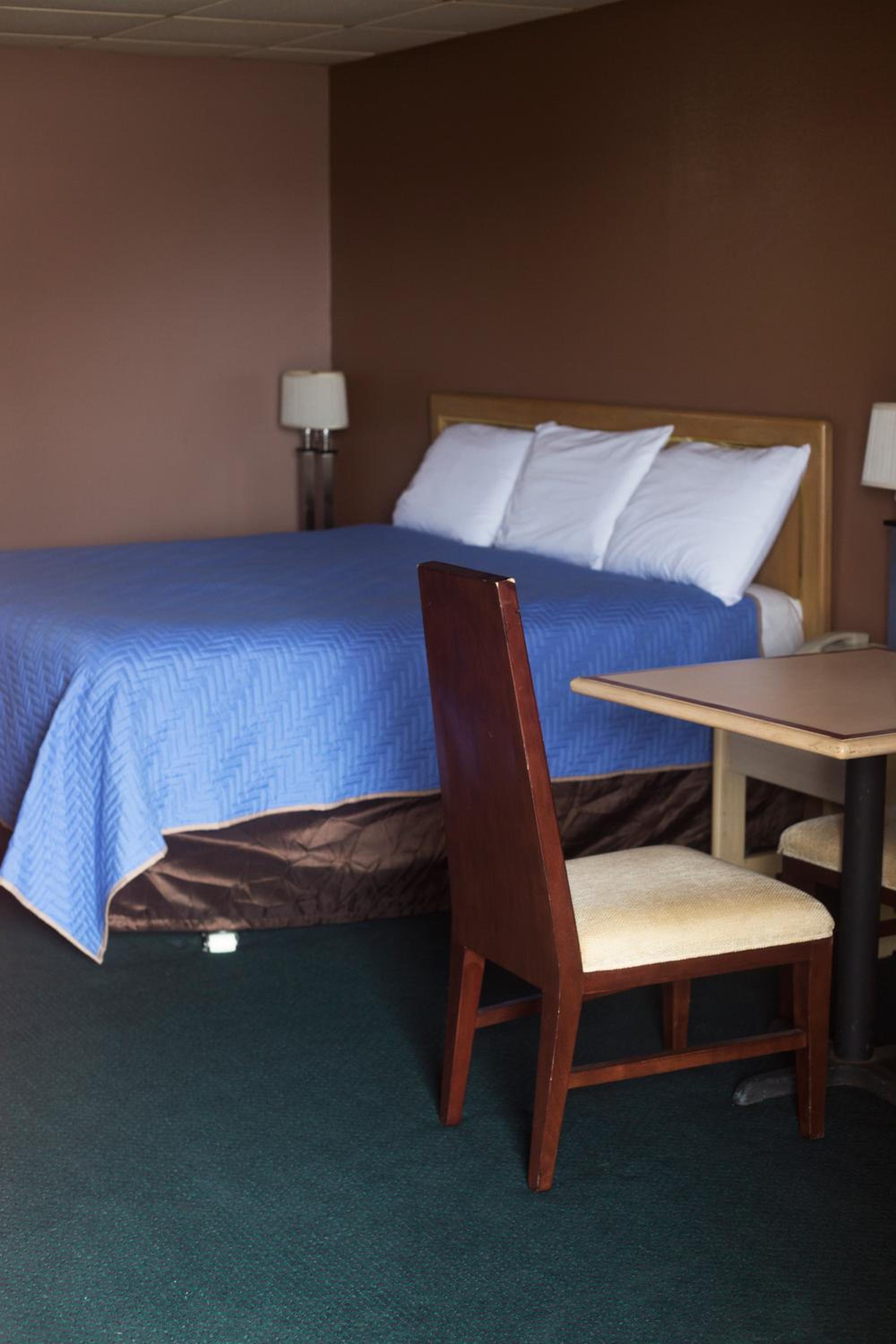 King Bed Non-Smoking photo 2